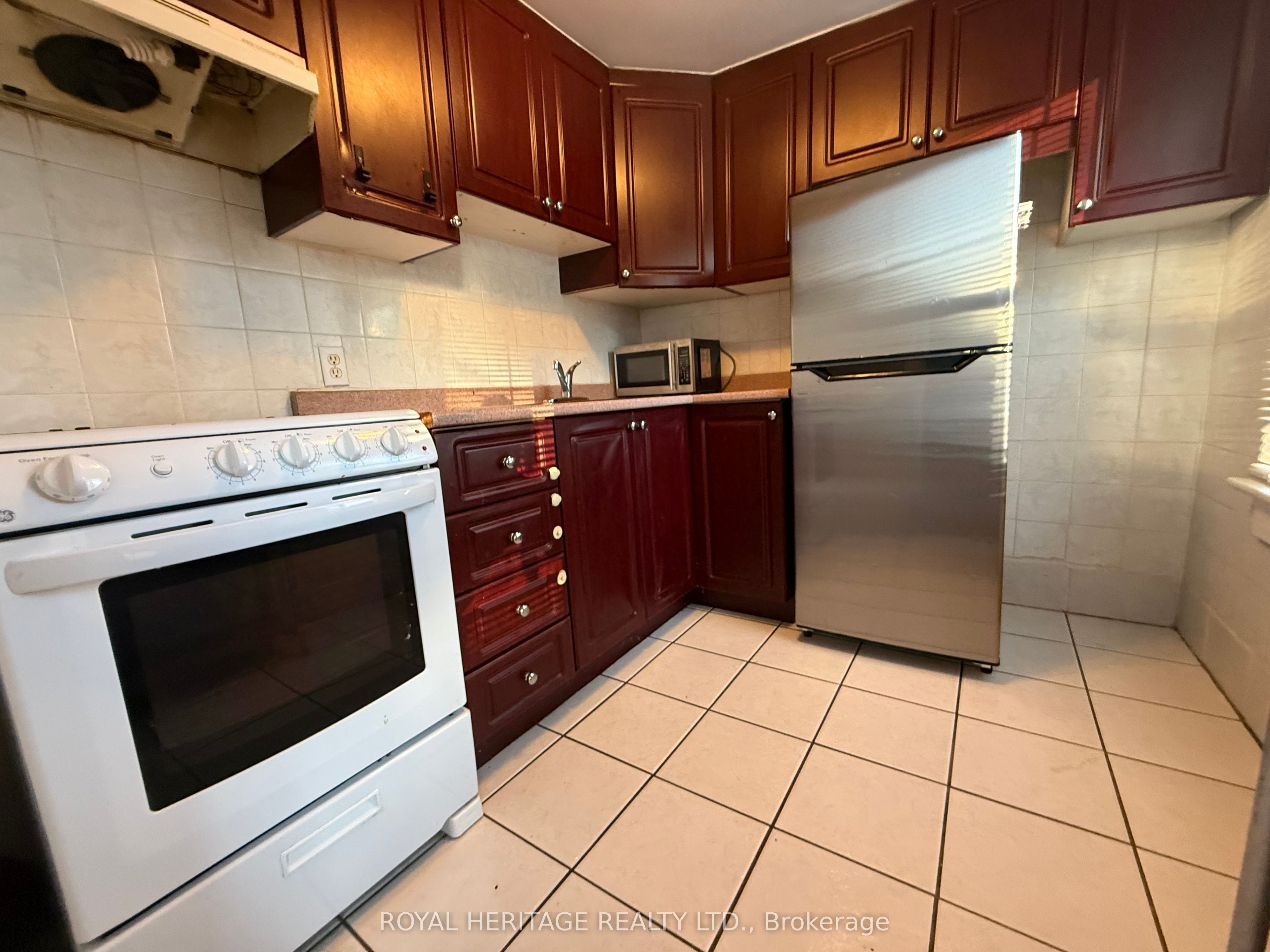 264 Jarvis Street 1, Oshawa, ON L1G 5K9 photo 4