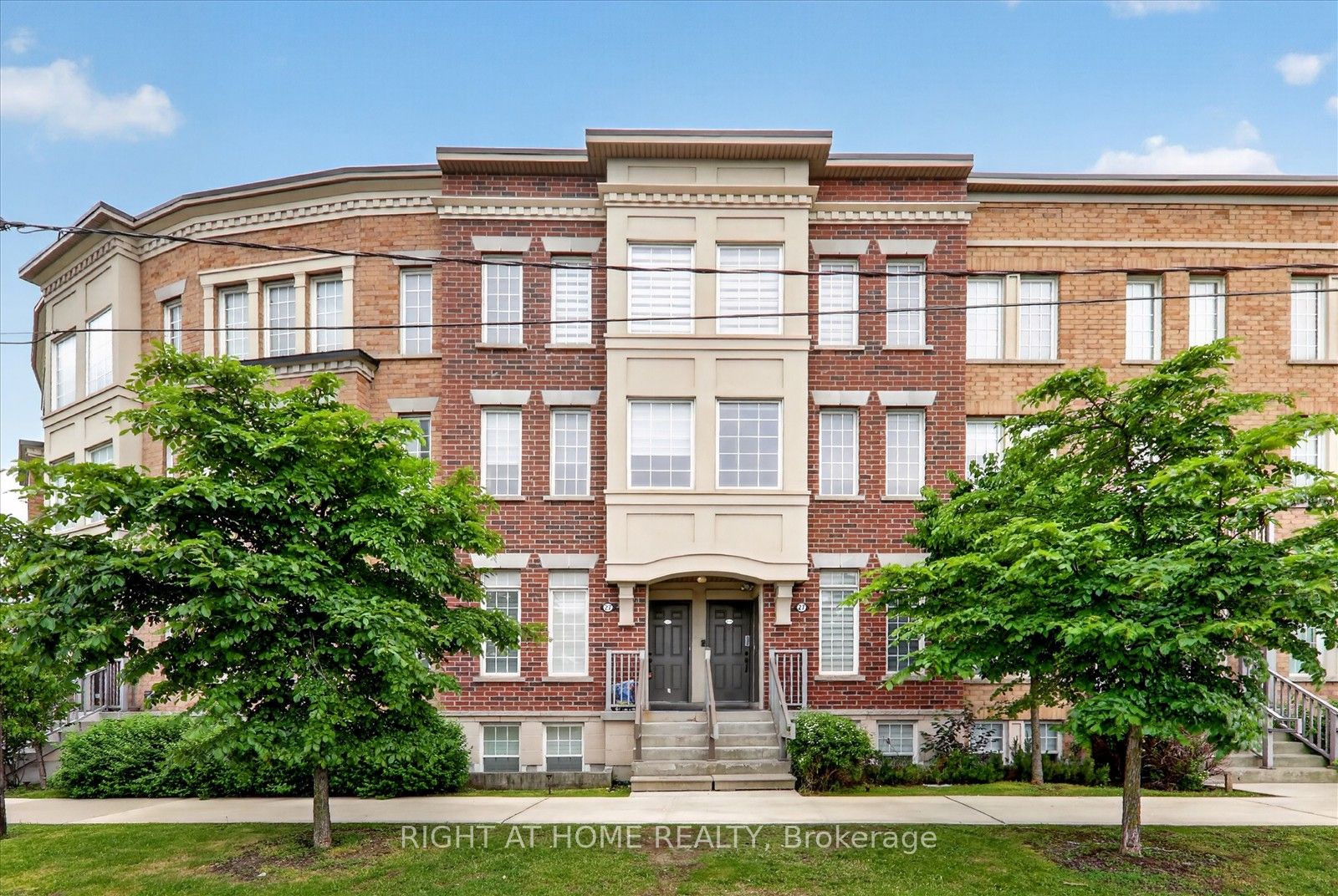 27 Island Road 20, Toronto, ON M1C 0E4