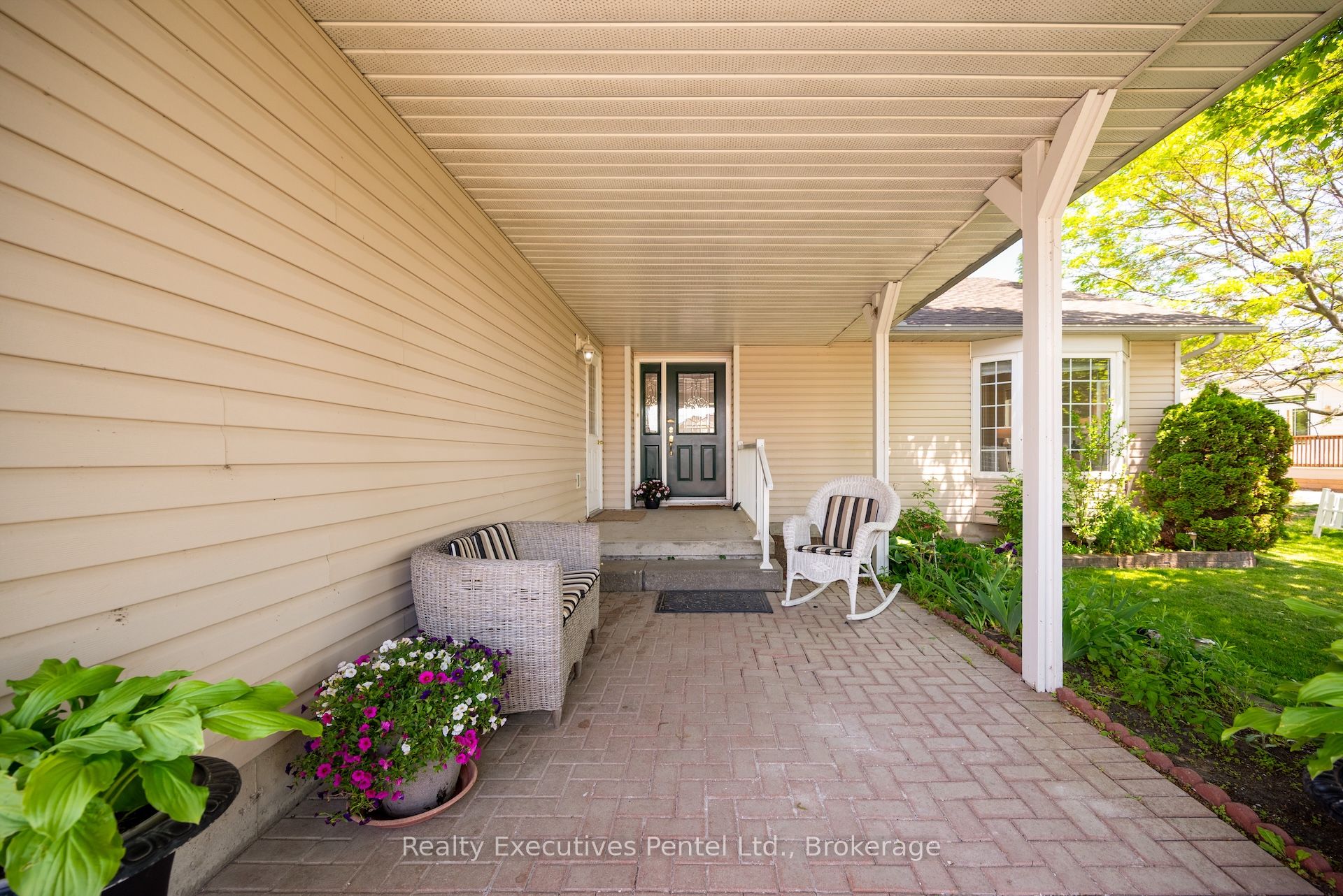 1 Cliff Drive, Clarington, ON L1B 1P2 photo 3