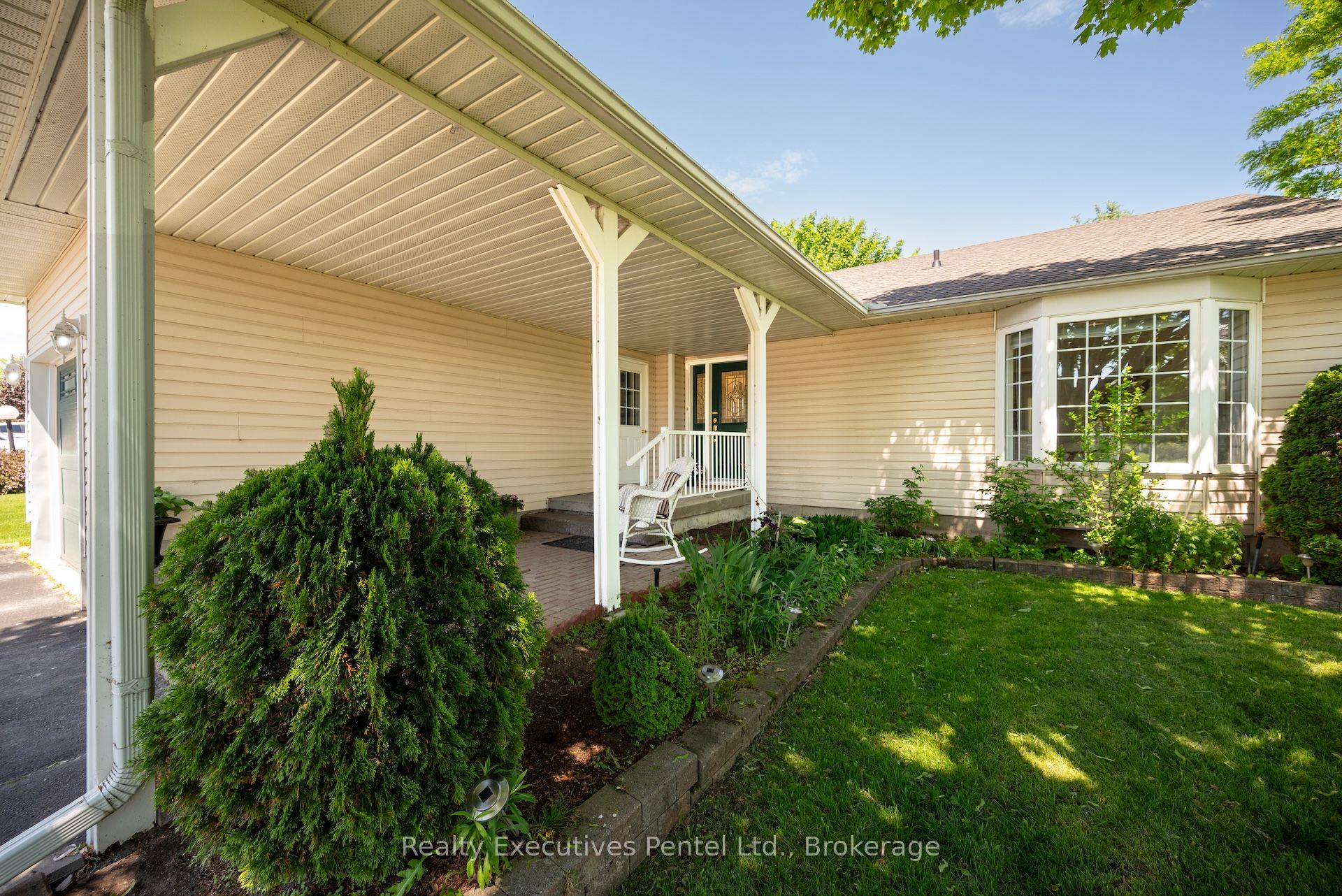 1 Cliff Drive, Clarington, ON L1B 1P2 photo 4