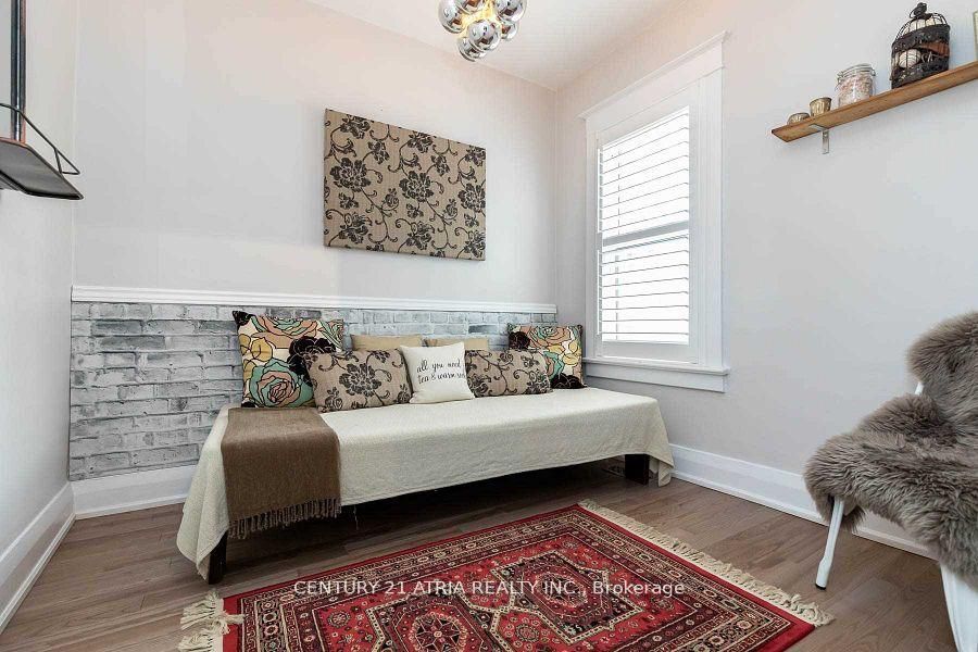 639 Mortimer Avenue, Toronto, ON M4C 2J9 photo 2