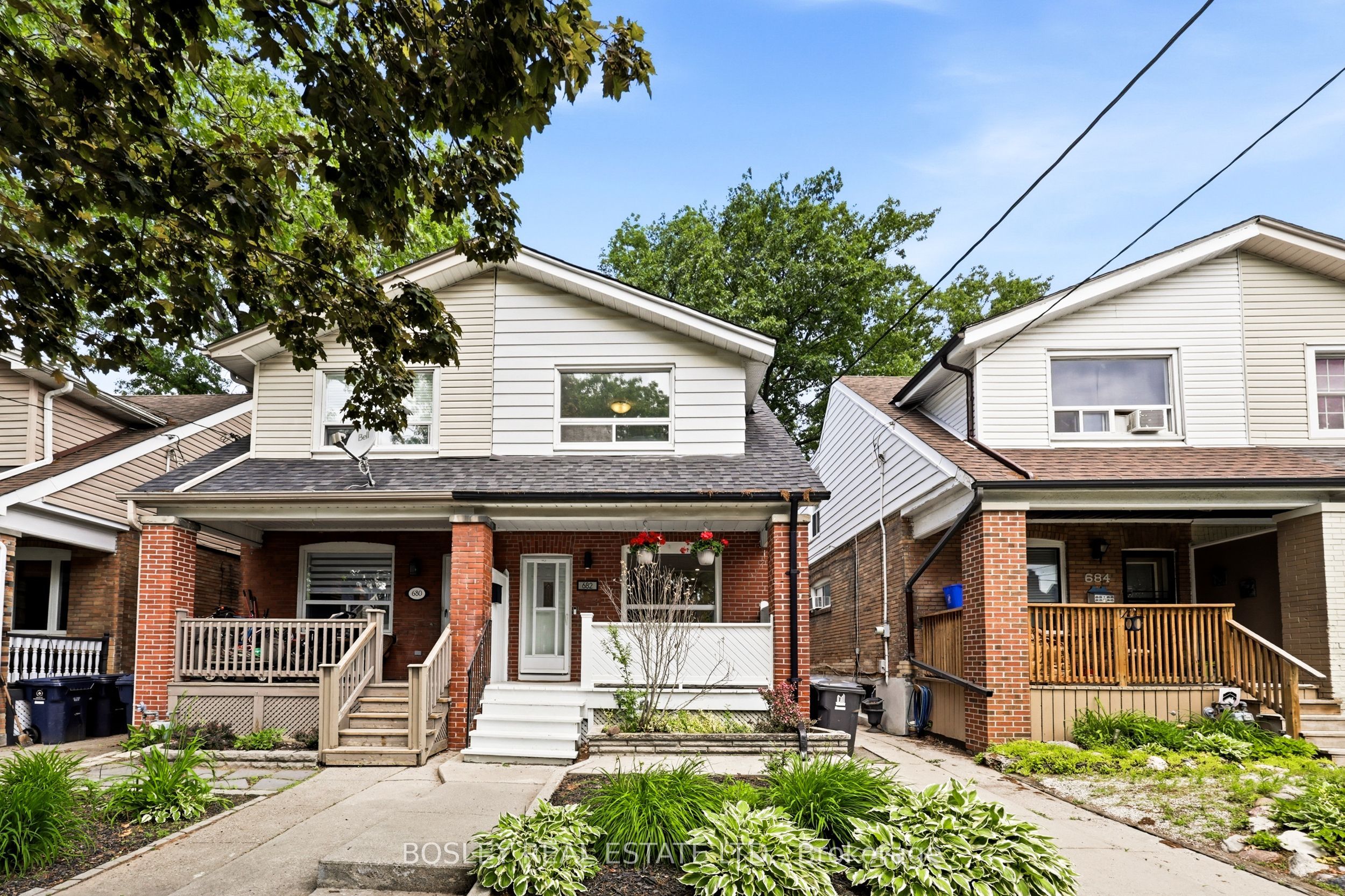 682 Milverton Boulevard, Toronto, ON M4C 1X9