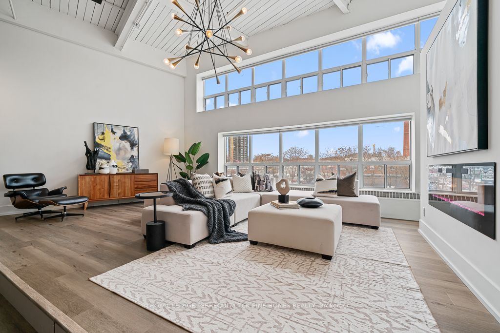 1173 Dundas Street E 225, Toronto, ON M4M 3P1 photo 3
