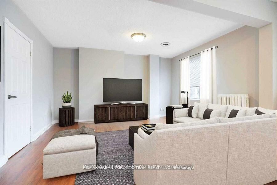 745 Coxwell Avenue Upper, Toronto, ON M4C 3C5 photo 4