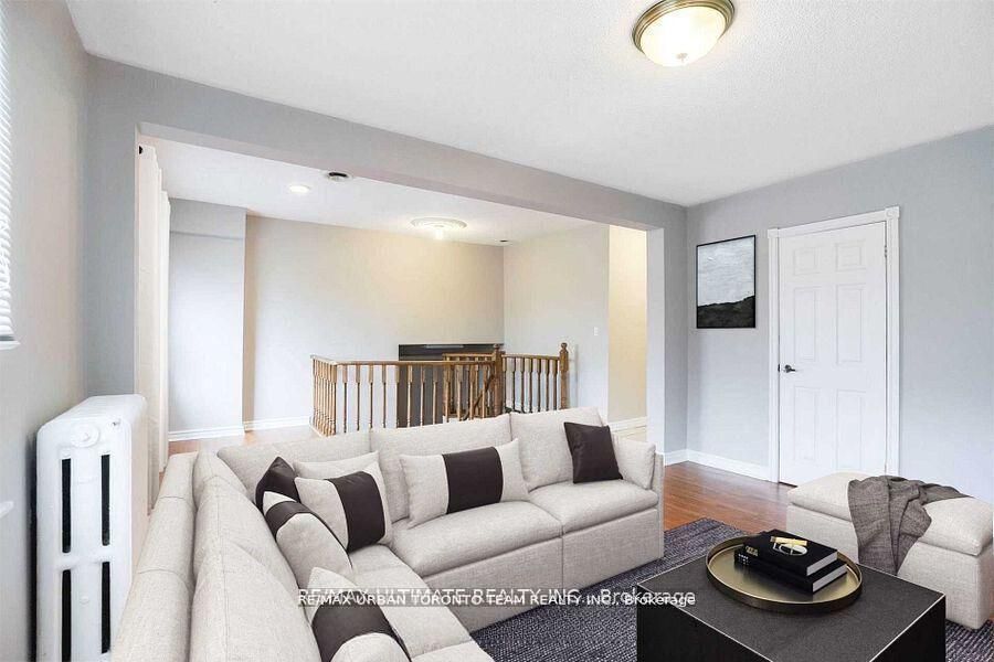 745 Coxwell Avenue Upper, Toronto, ON M4C 3C5 photo 5