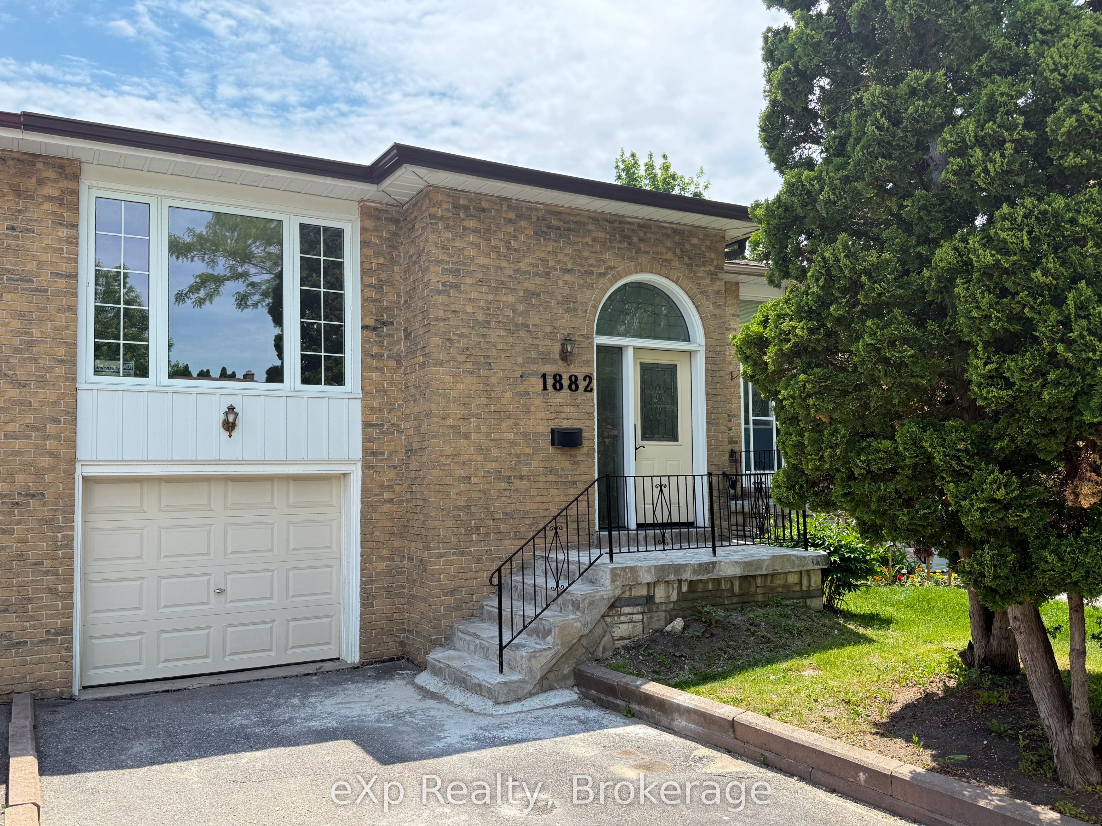 1882 Rosefield Road, Pickering, ON L1V 3H6