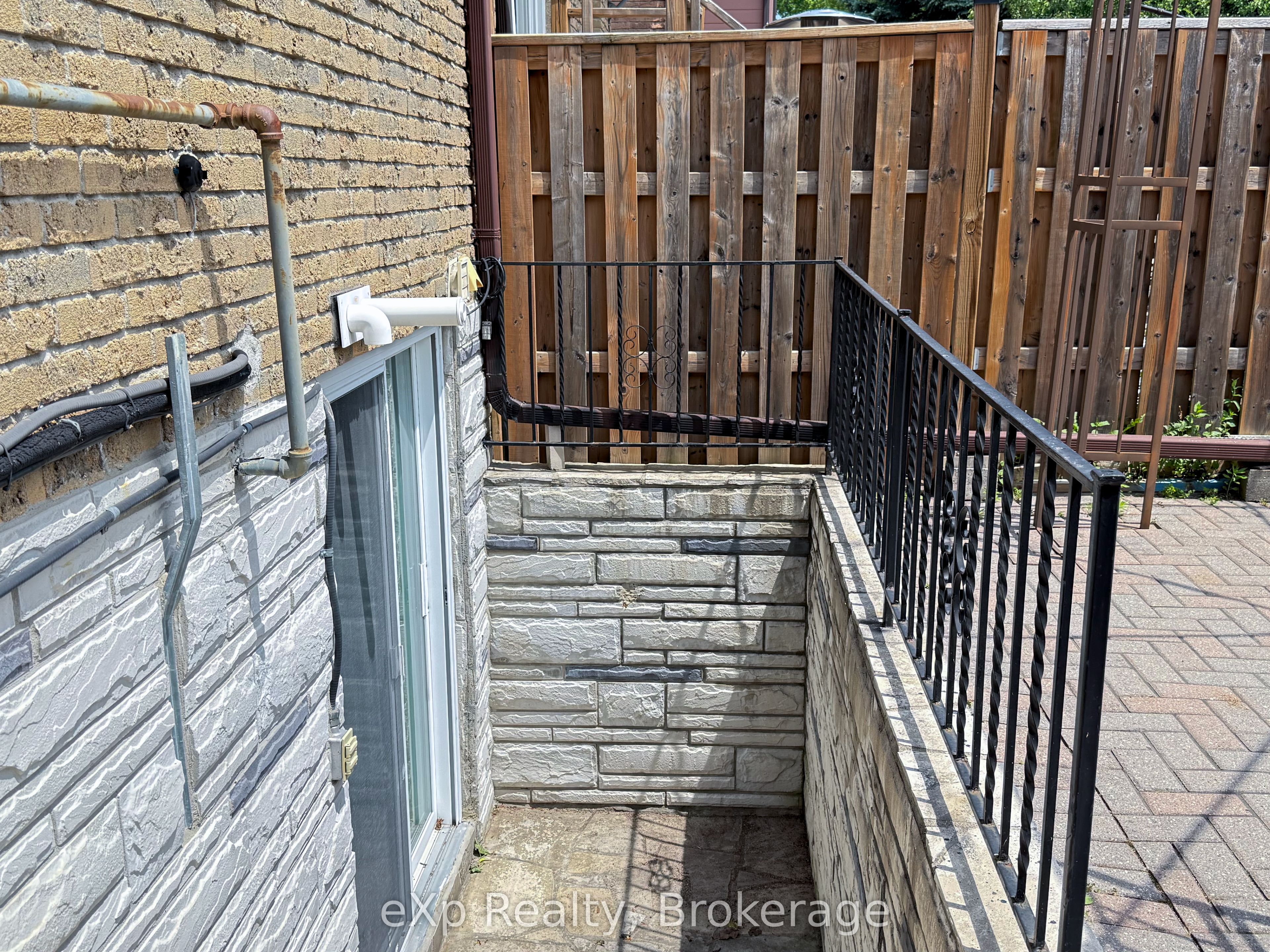 1882 Rosefield Road, Pickering, ON L1V 3H6 photo 5