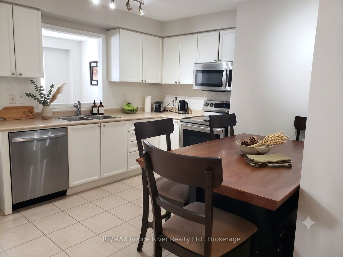 115 Kirkland Place, Whitby, ON L1P 1W9 photo 3