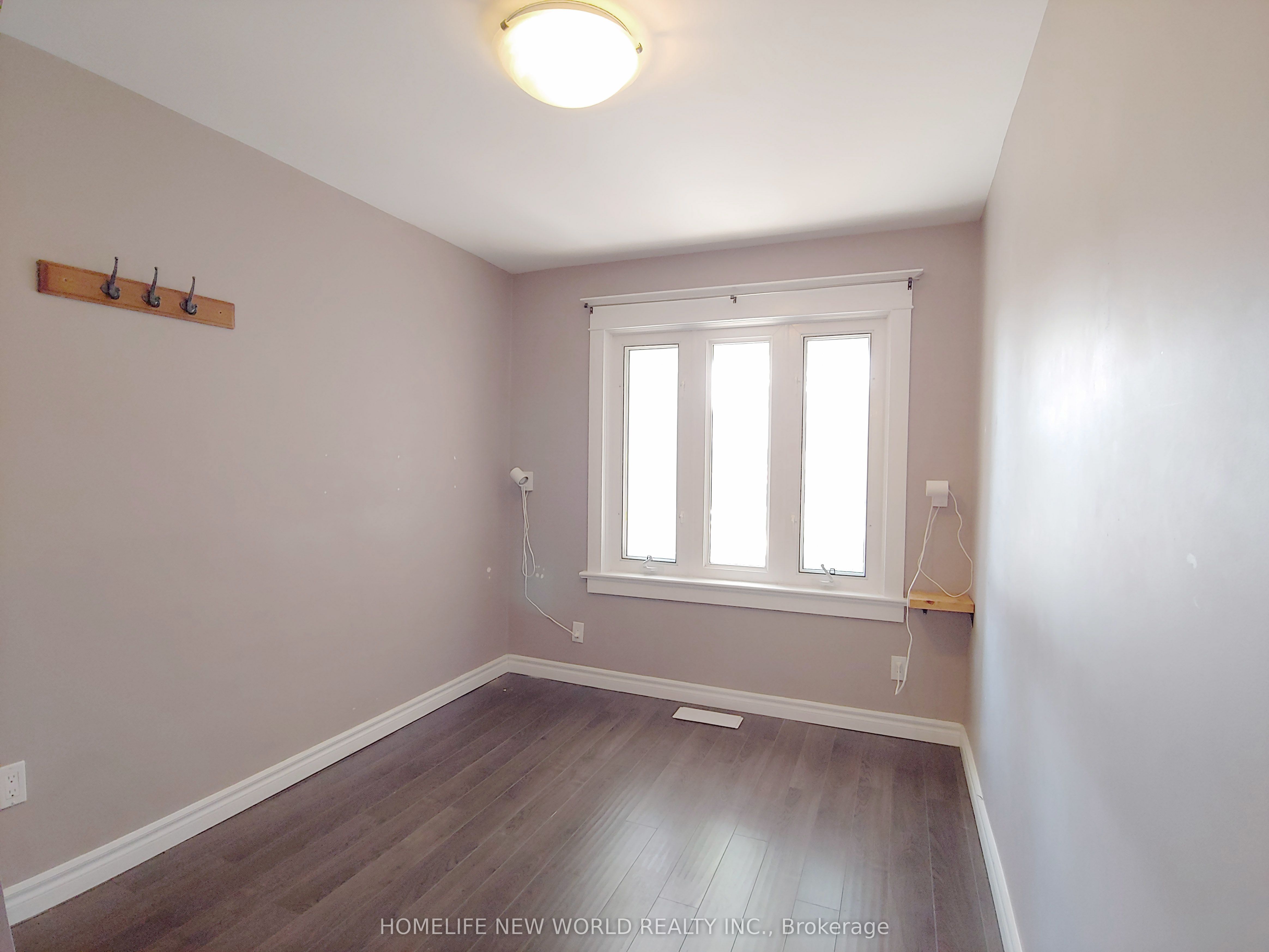 35 East Lynn Avenue Main, Toronto, ON M4C 3X3 photo 5