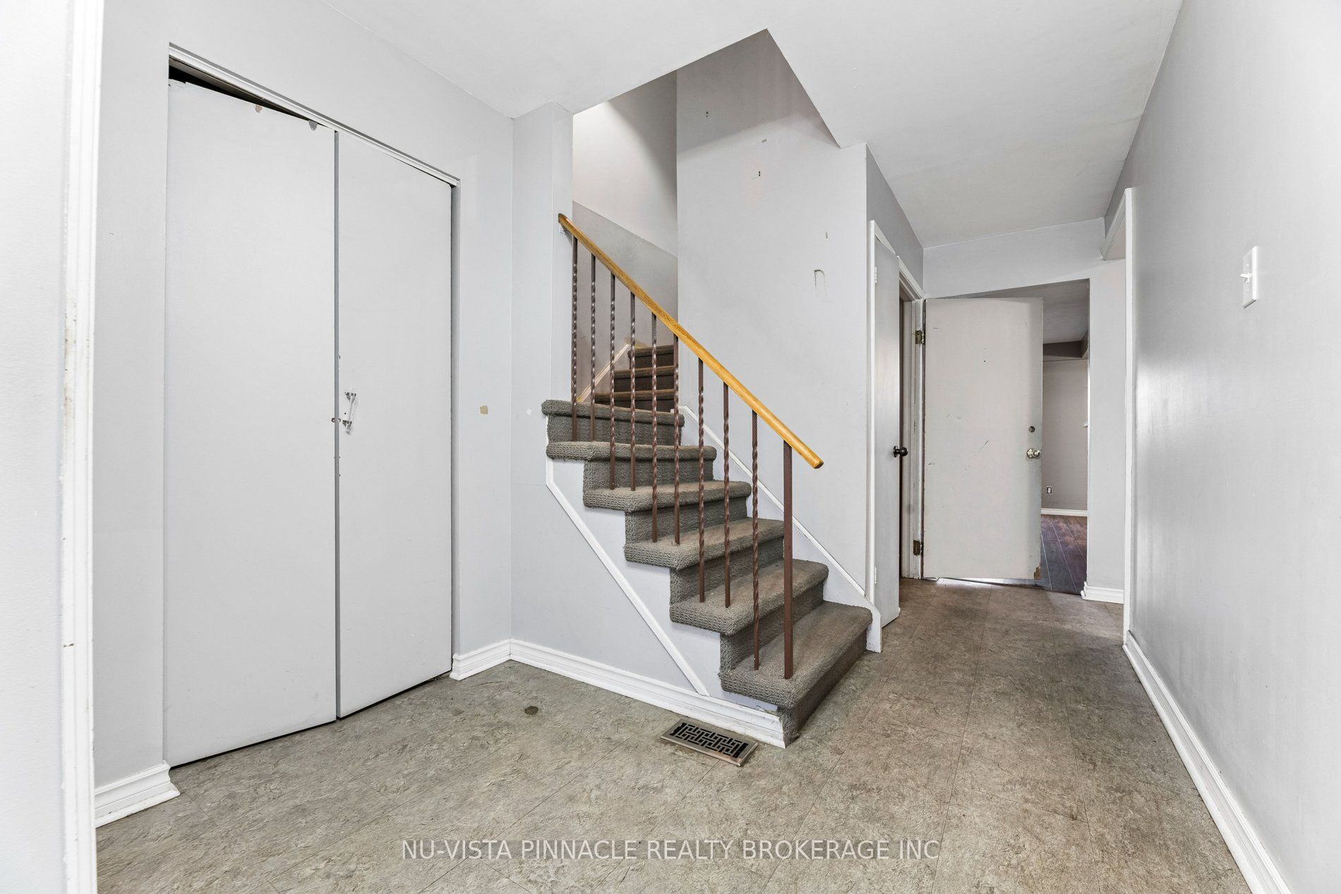 1627 Alwin Circle, Pickering, ON L1V 2W1 photo 4