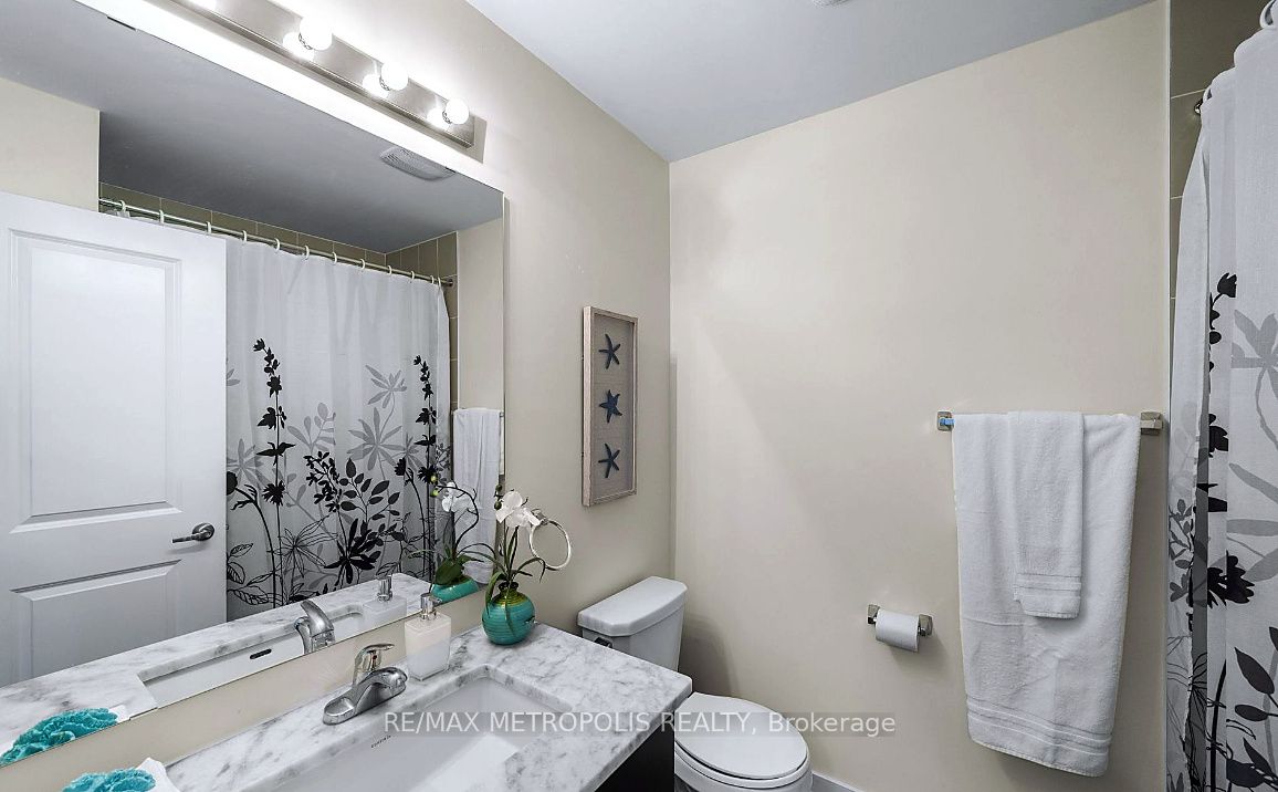 2521 Castlegate Crossing, Pickering, ON L1X 0H7 photo 3