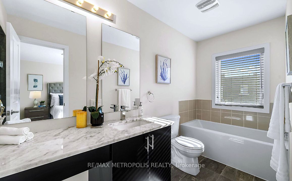2521 Castlegate Crossing, Pickering, ON L1X 0H7 photo 5