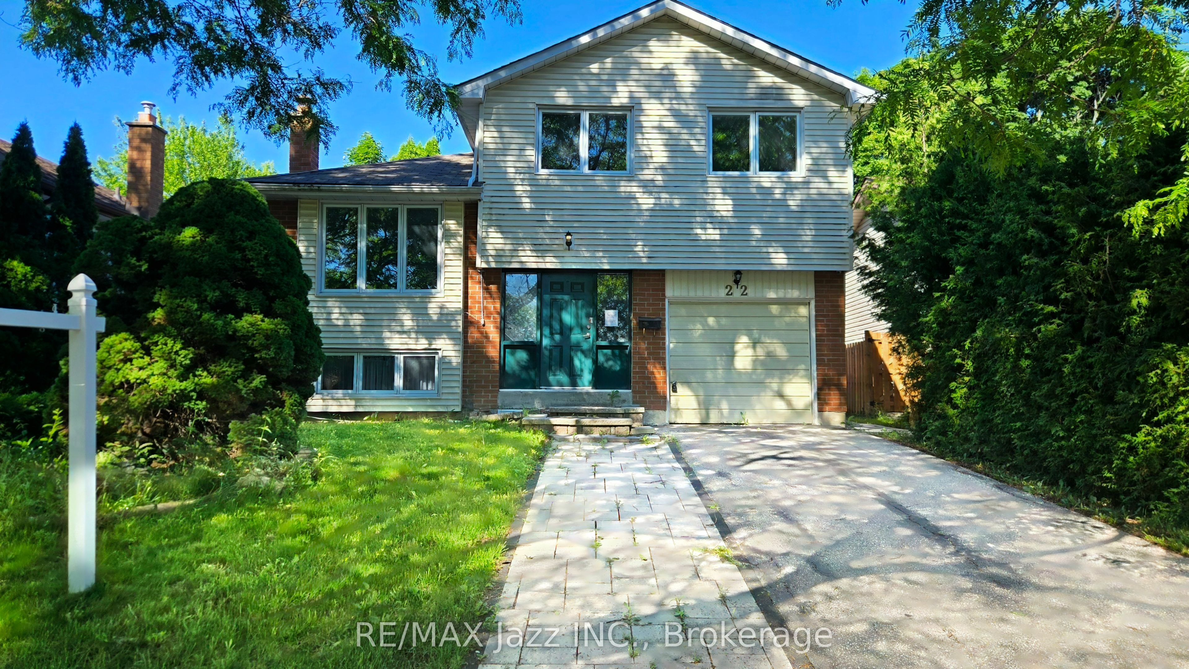22 Renfield Crescent, Whitby, ON L1P 1B4