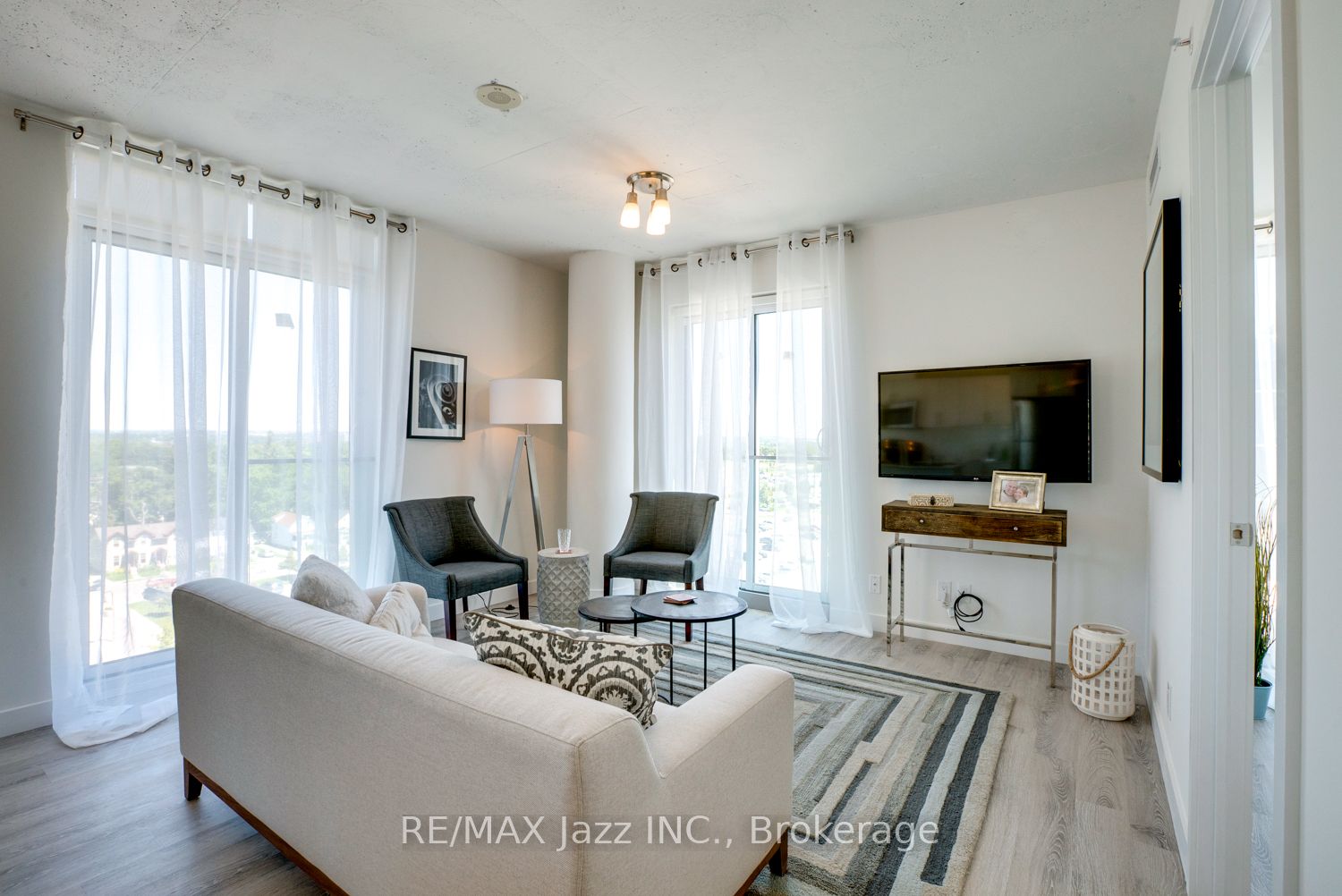 100 Bond Street E 305, Oshawa, ON L1G 0E6 photo 4