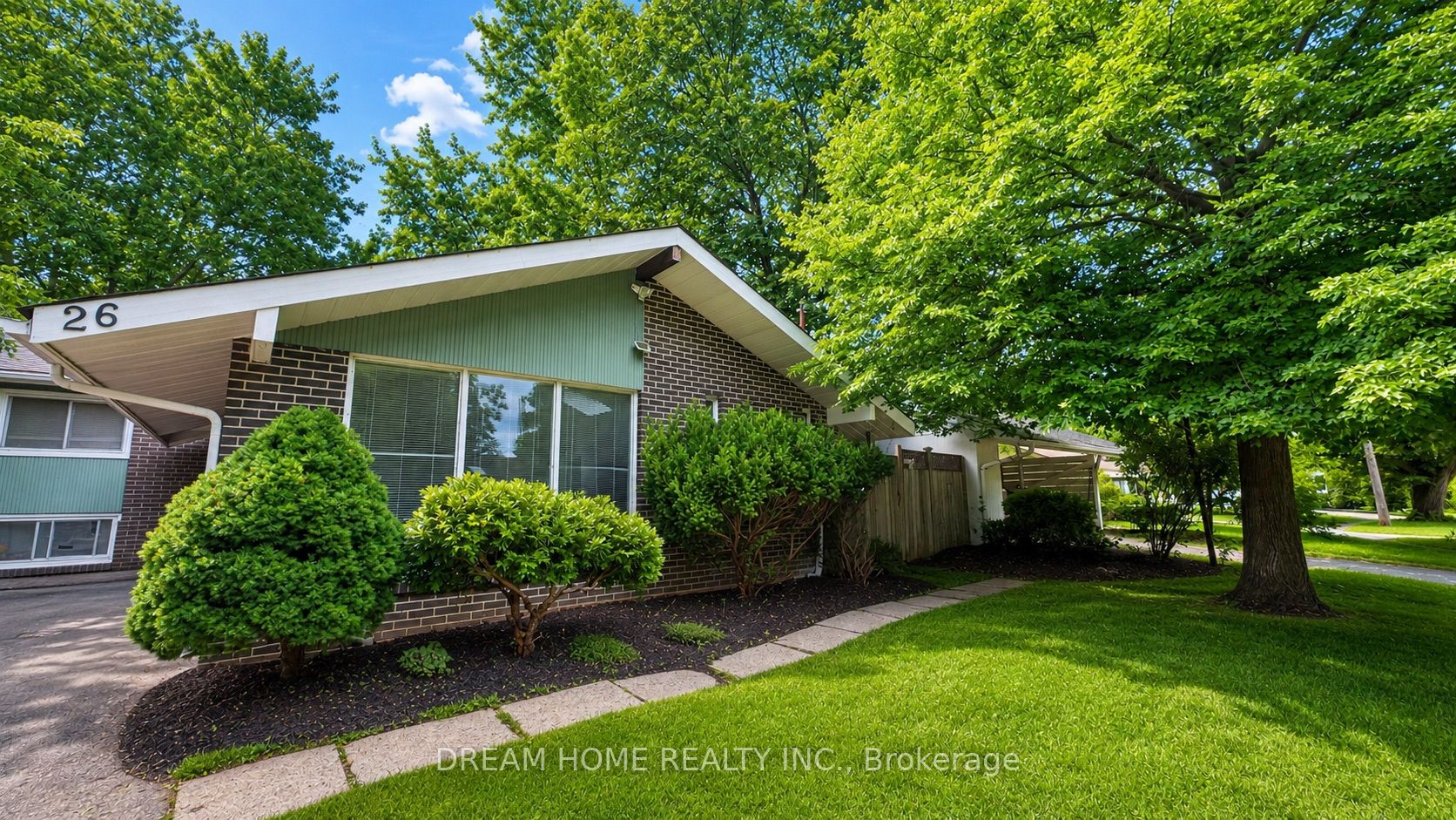 26 Arlene Crescent Main Floor, Toronto, ON M1P 3L9 photo 2