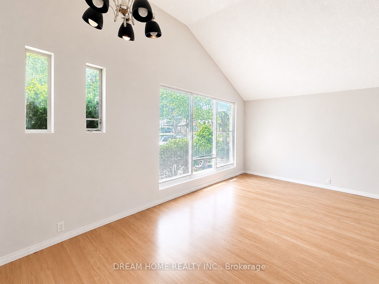26 Arlene Crescent Main Floor, Toronto, ON M1P 3L9 photo 3