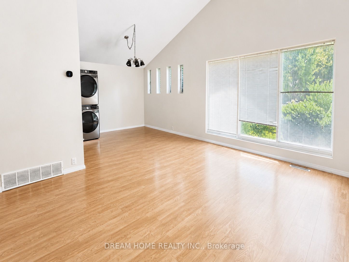 26 Arlene Crescent Main Floor, Toronto, ON M1P 3L9 photo 4