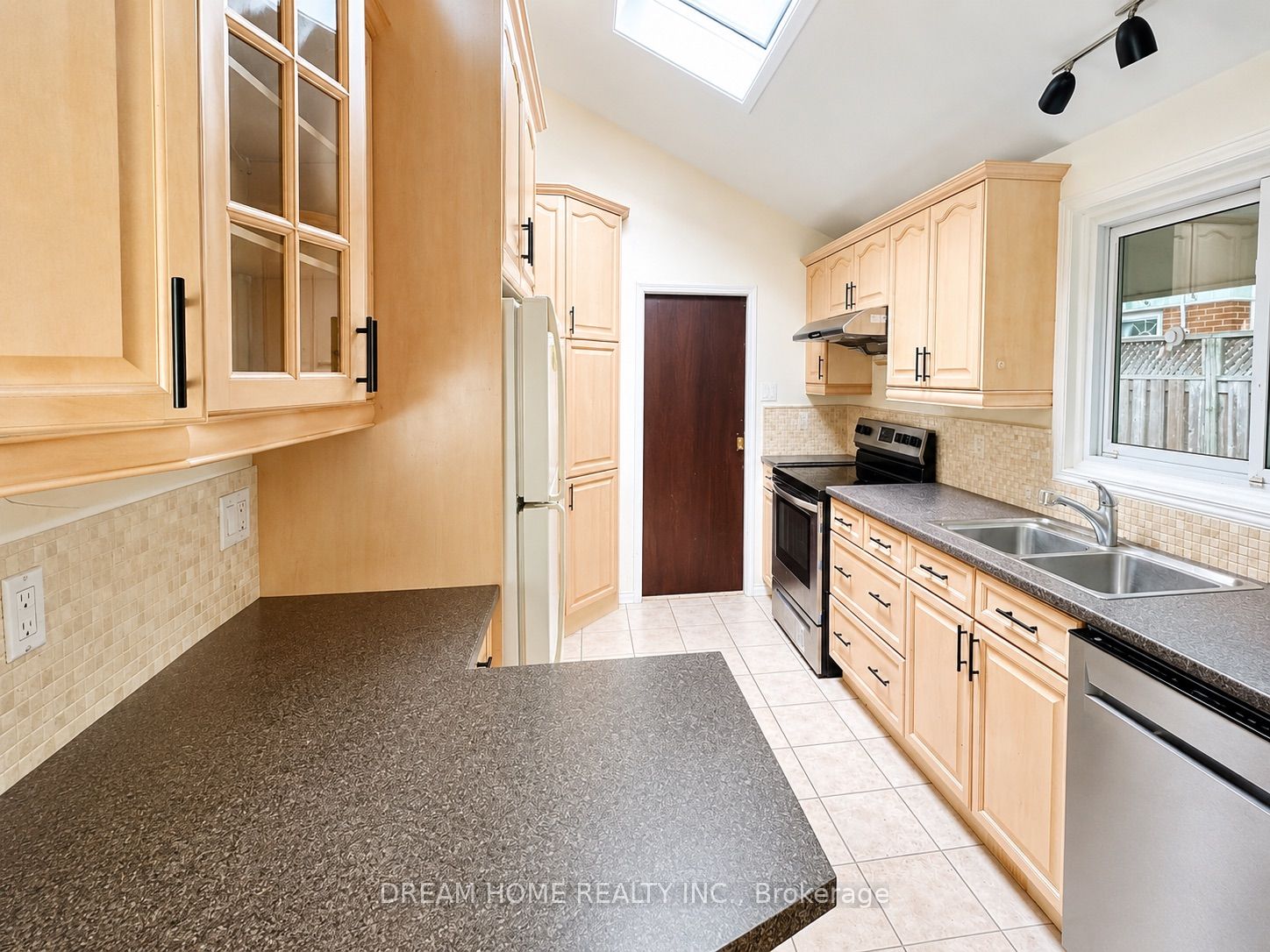 26 Arlene Crescent Main Floor, Toronto, ON M1P 3L9 photo 5