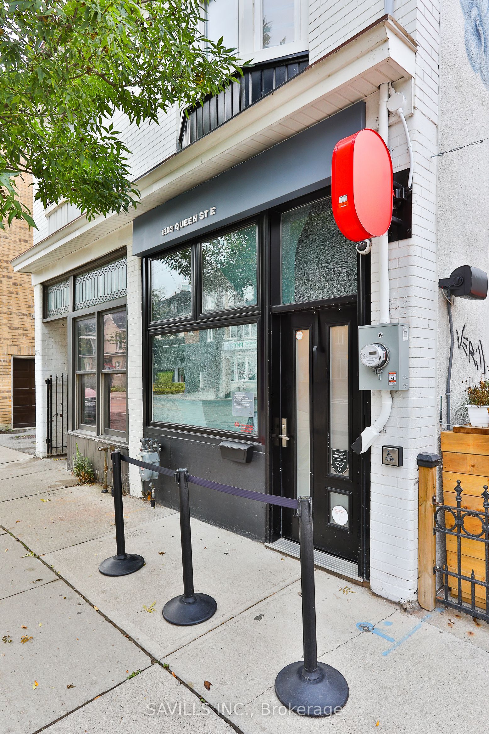 1303 Queen Street E, Toronto, ON M4L 1C2 photo 3
