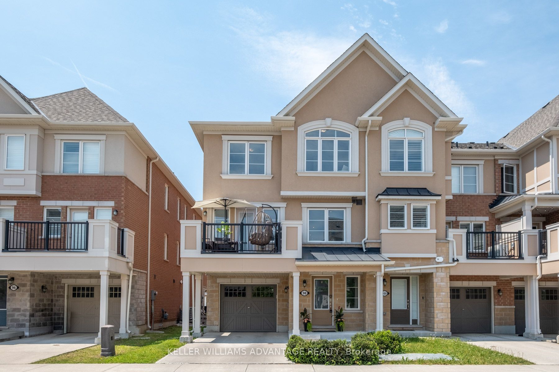 98 Howe Avenue, Toronto, ON M1L 0J4 photo 2