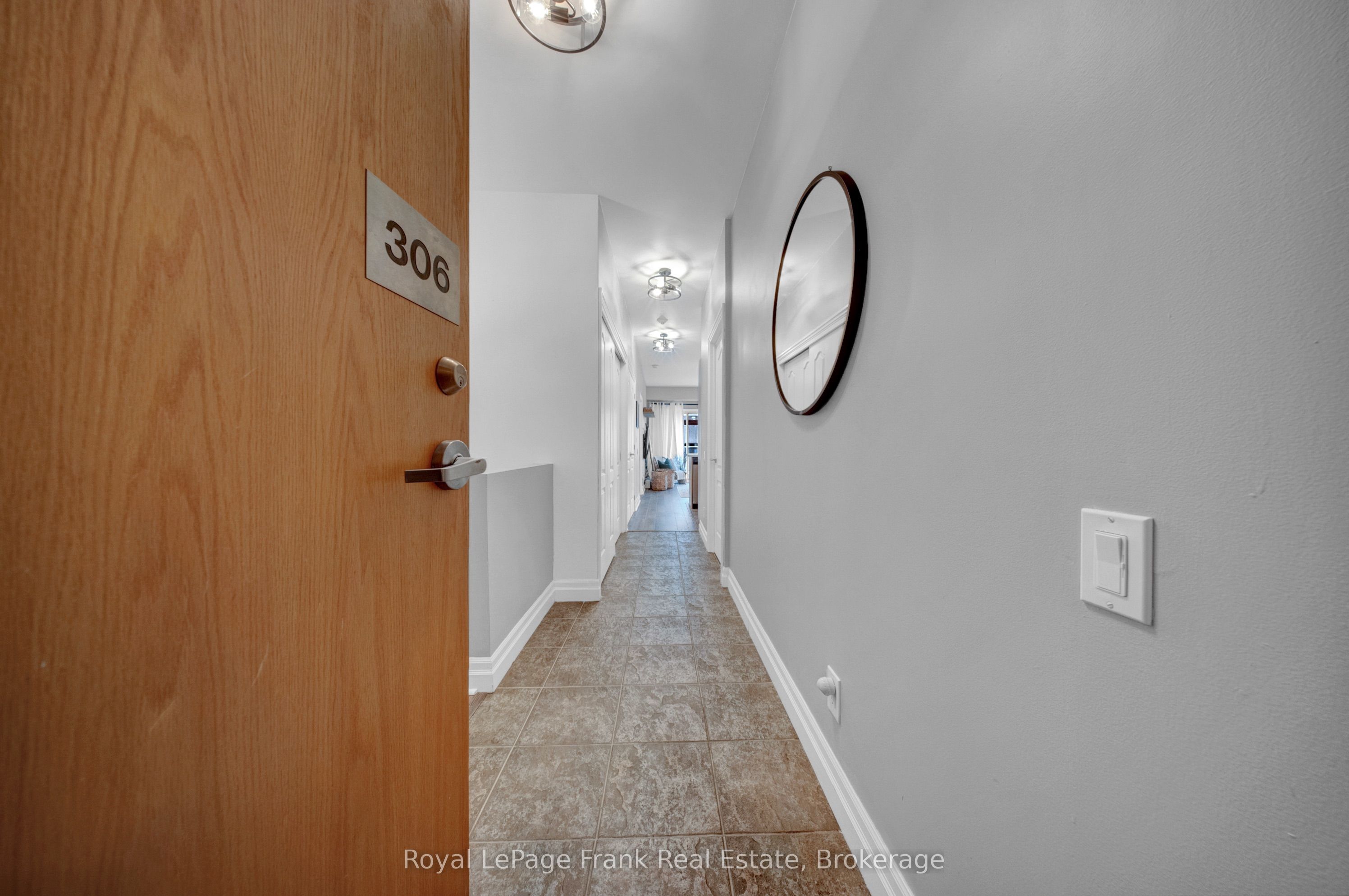 44 Bond Street W 306, Oshawa, ON L1G 6R2 photo 3