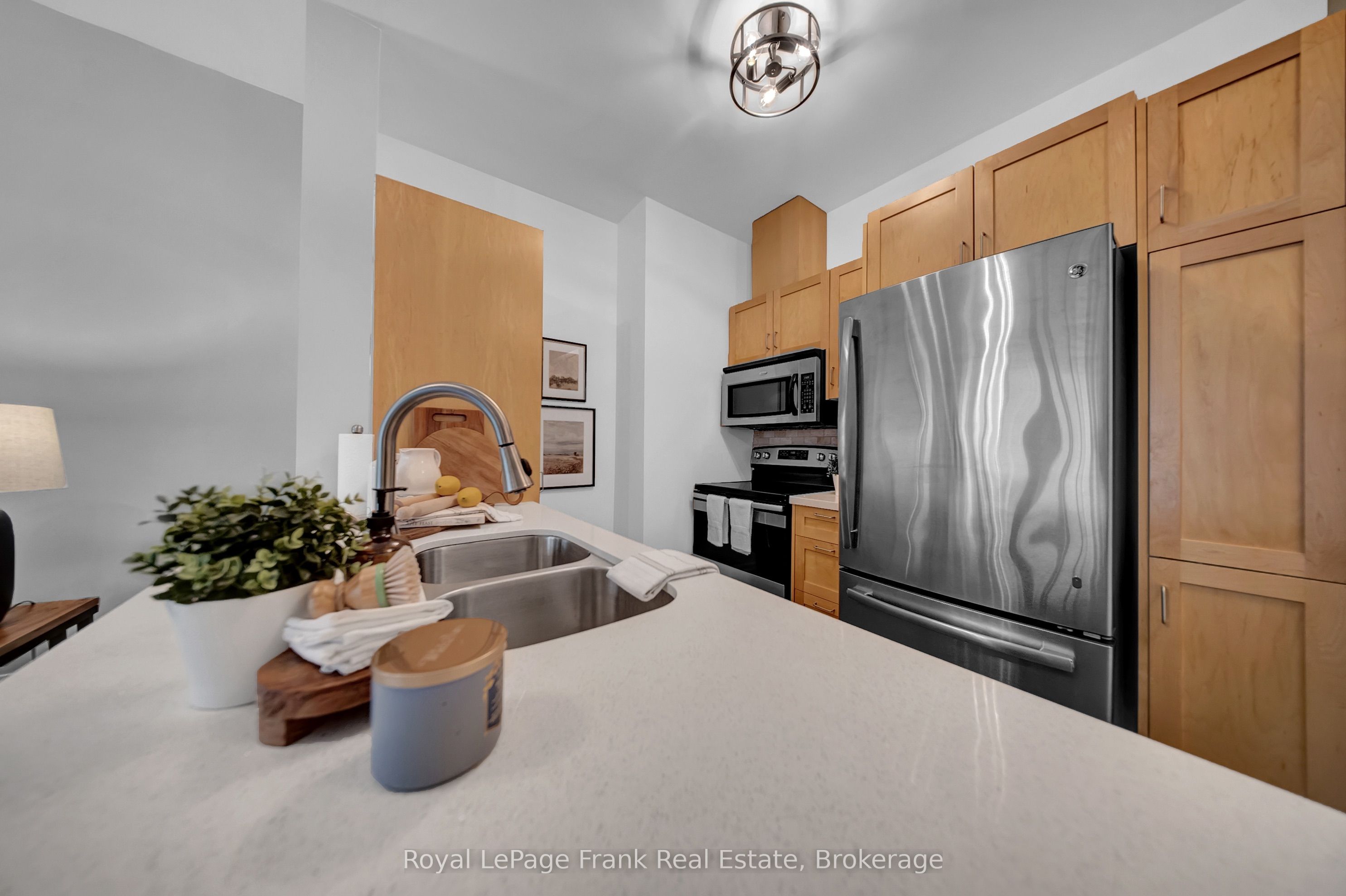 44 Bond Street W 306, Oshawa, ON L1G 6R2 photo 5
