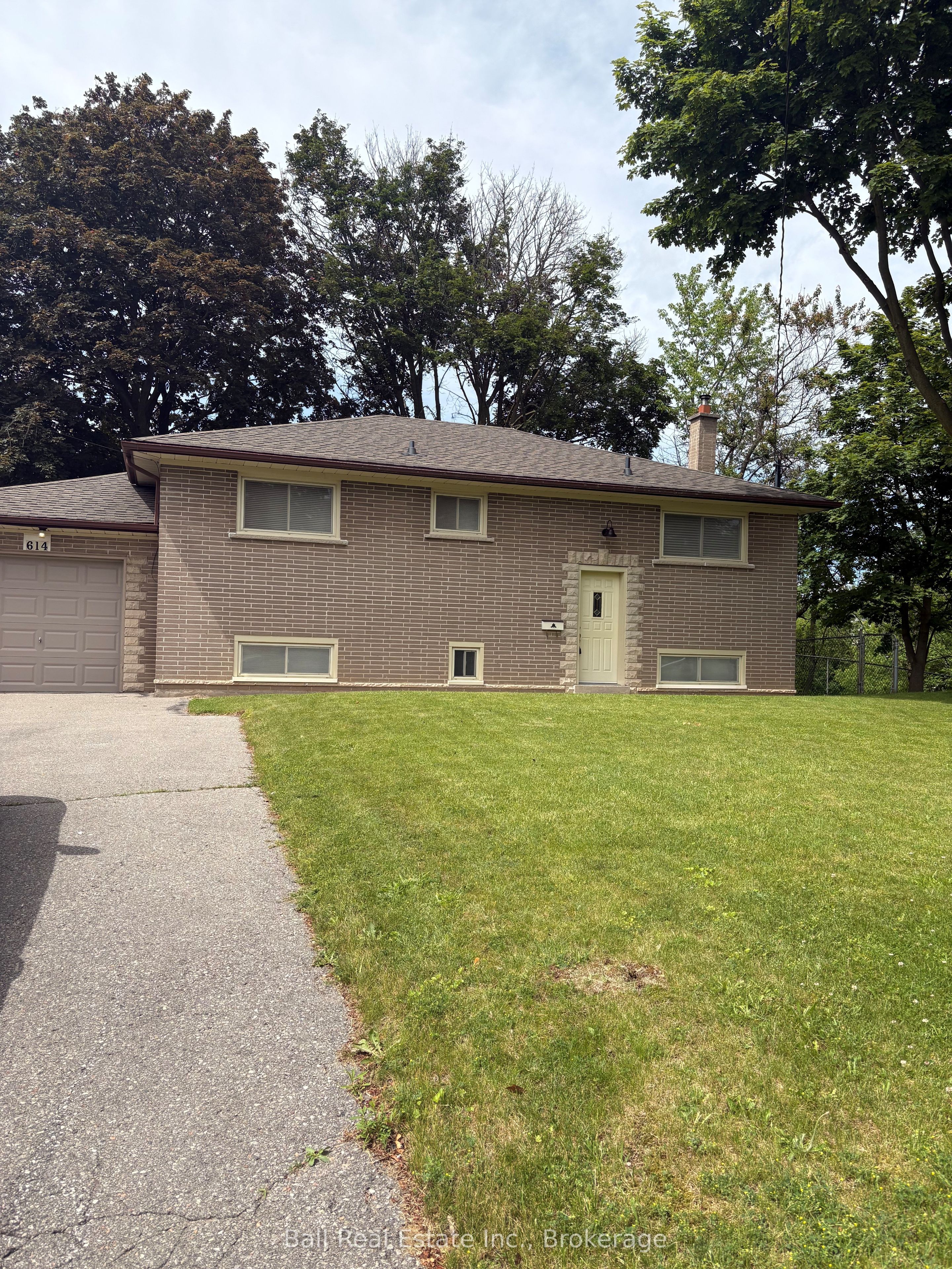 614 Lansdowne Drive, Oshawa, ON L1G 1W4