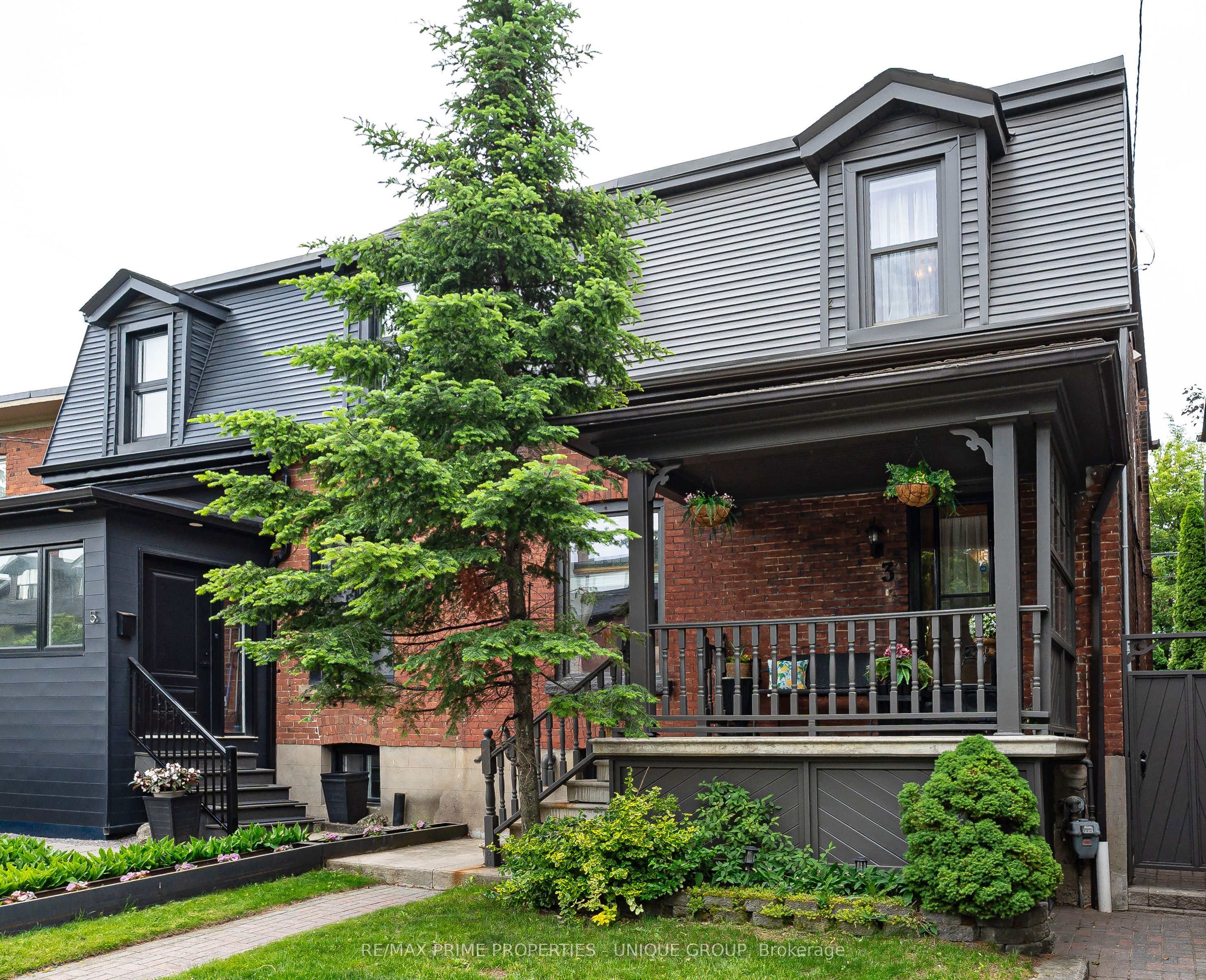 3 Sparkhall Avenue, Toronto, ON M4K 1G4