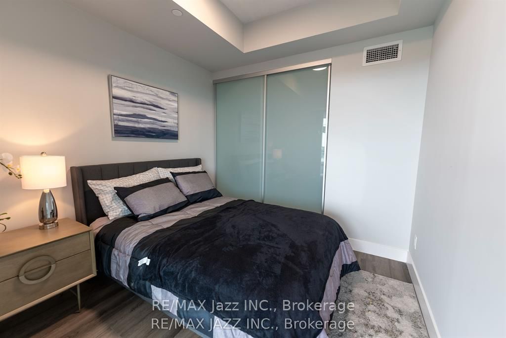 80 Bond Street E 1202, Oshawa, ON L1G 0E6 photo 3