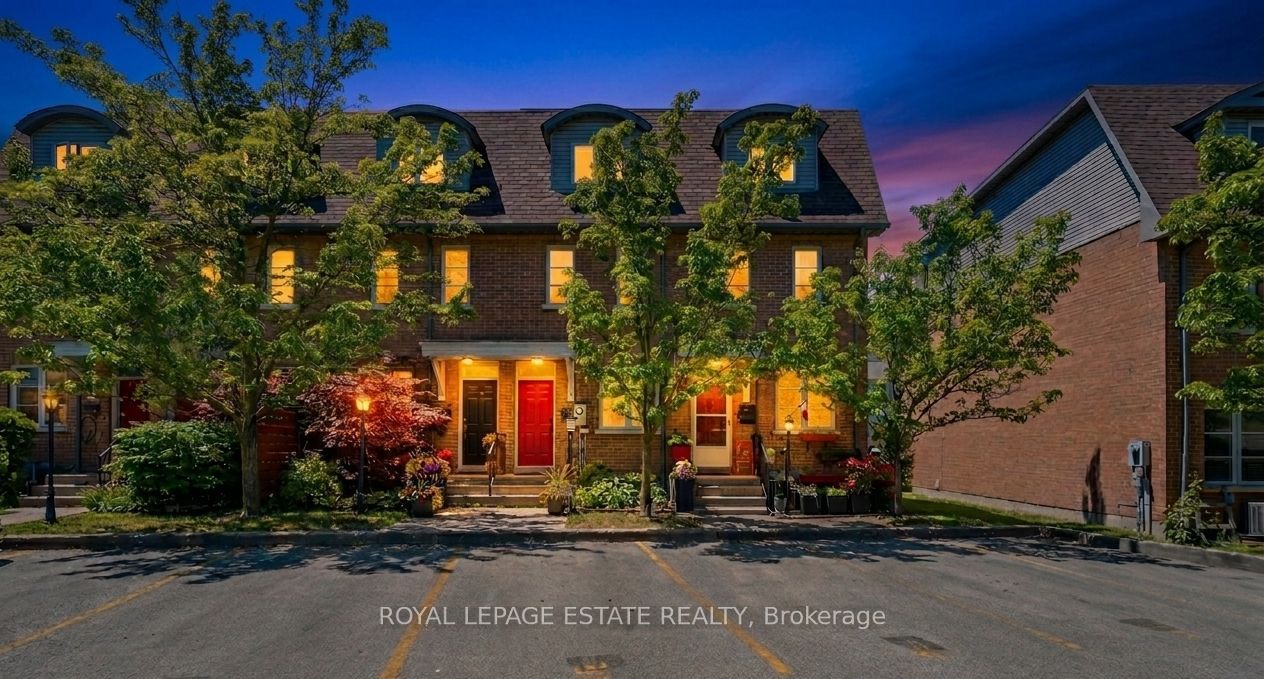 99 Goodwood Park Court 4, Toronto, ON M4C 5S9 photo 2