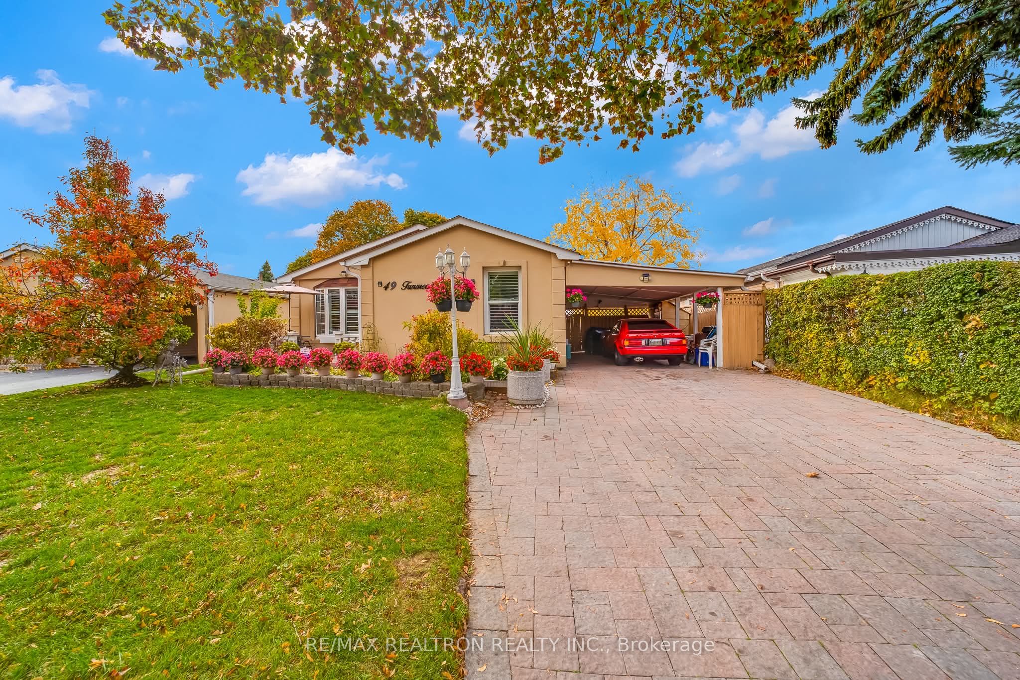 49 Tunmead Square, Toronto, ON M1B 1X1