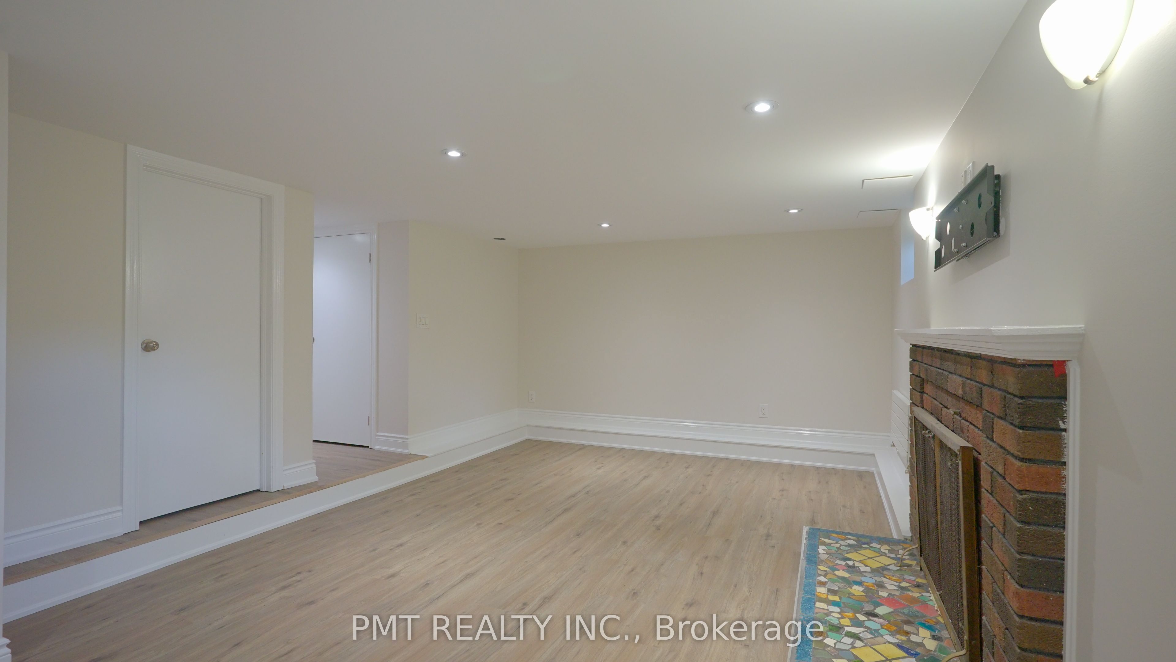 881 Coxwell Avenue Lower, Toronto, ON M4C 3G1 photo 5