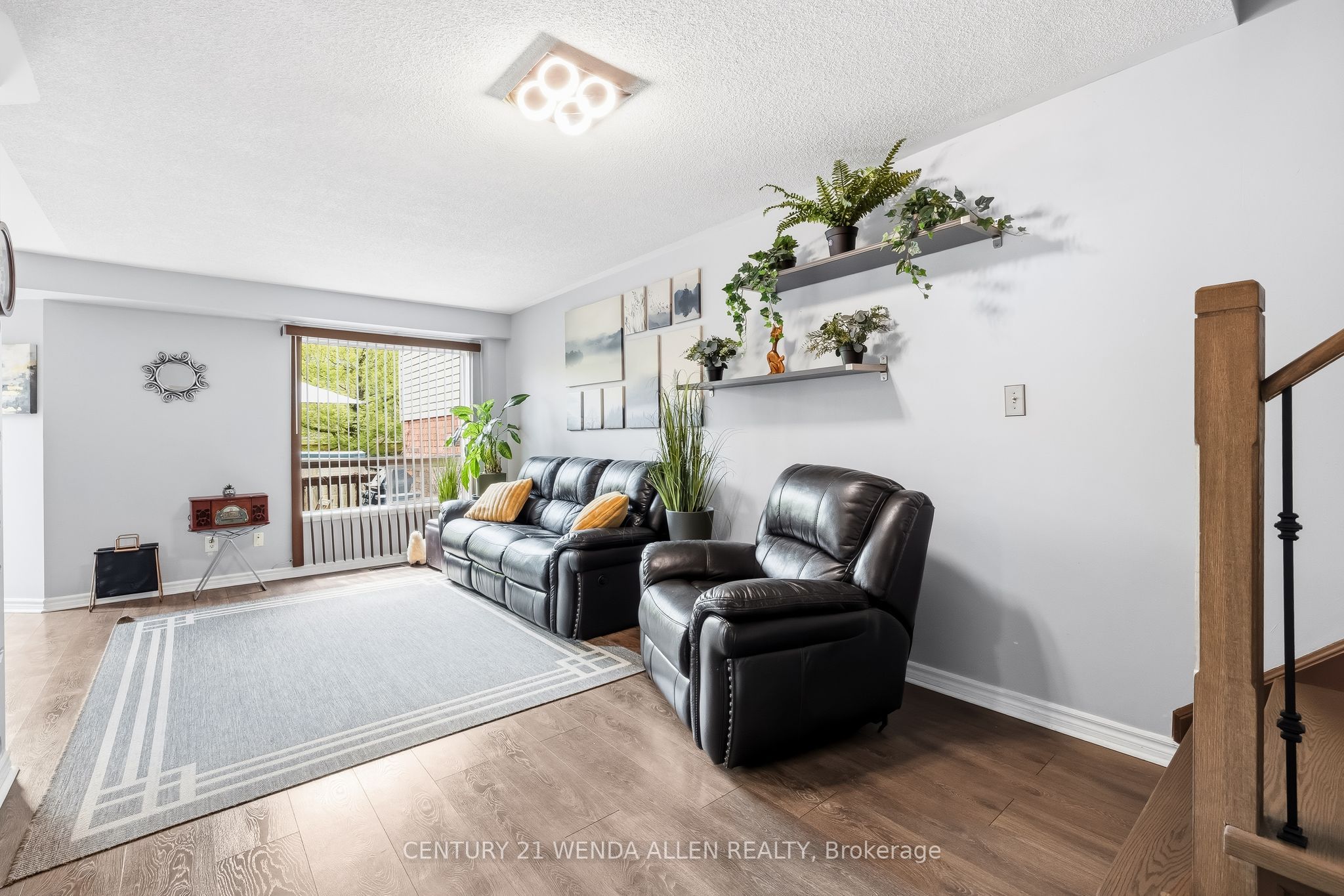 5 Jays Drive, Whitby, ON L1R 2P5 photo 2