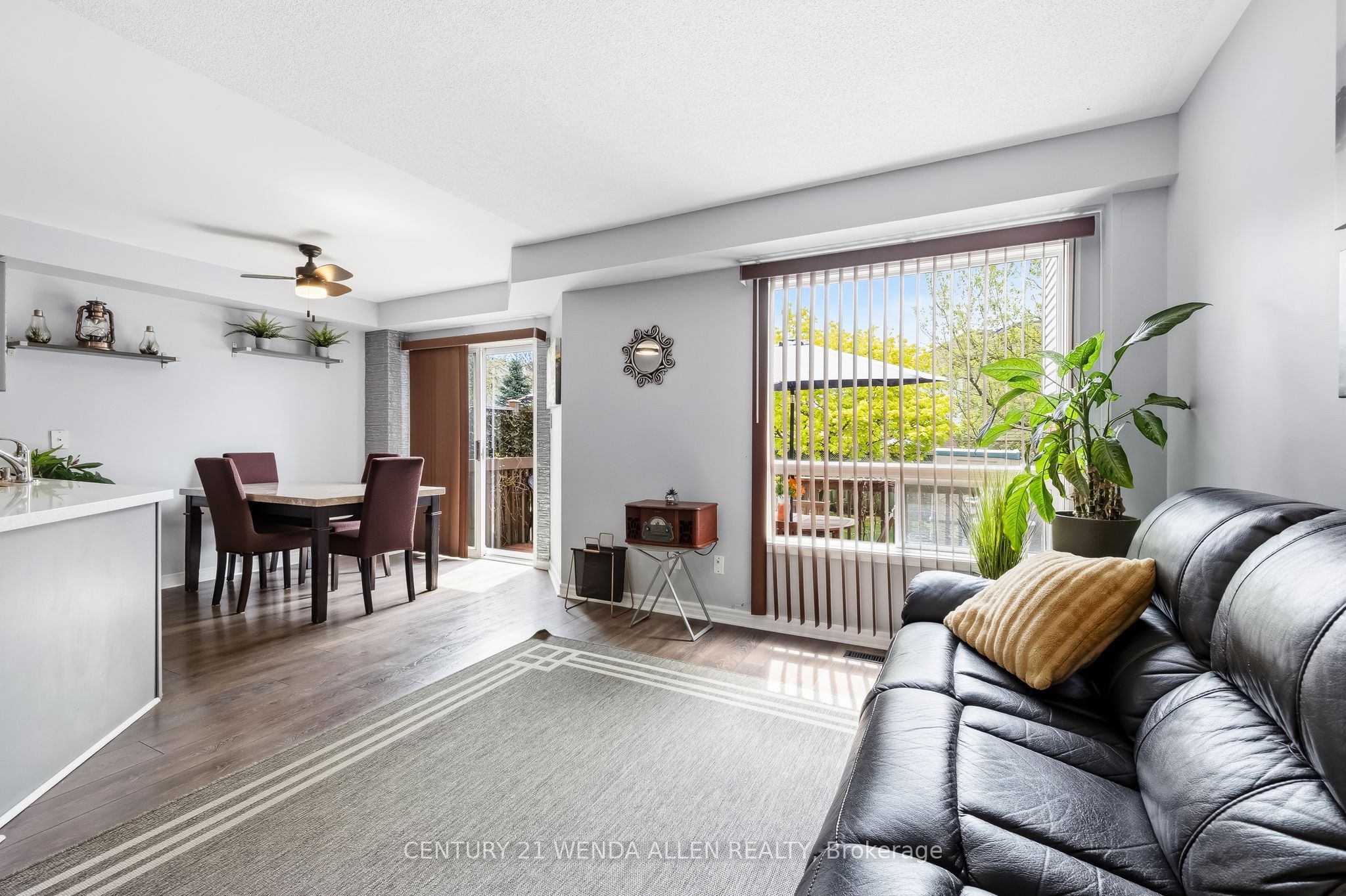 5 Jays Drive, Whitby, ON L1R 2P5 photo 3