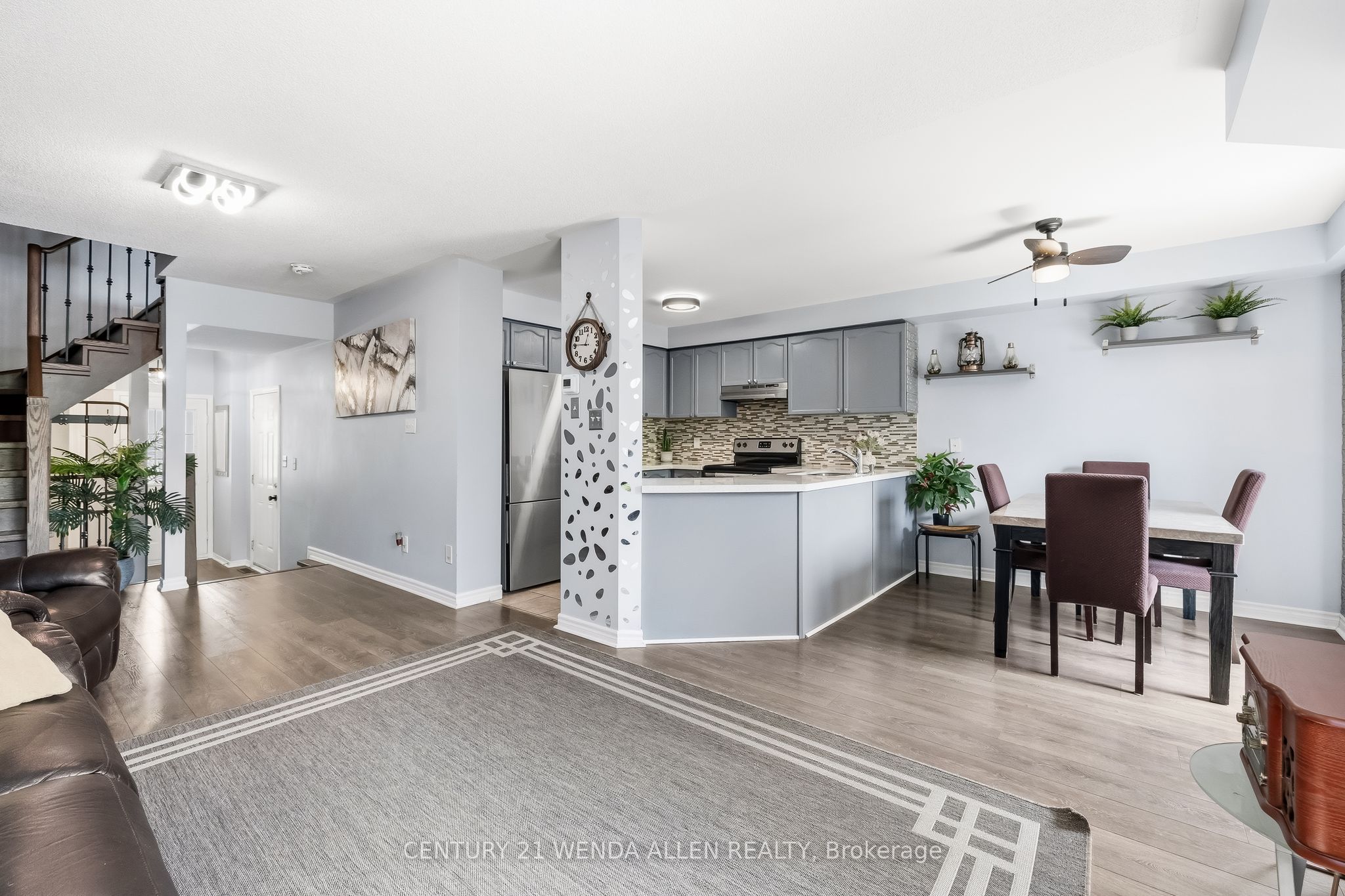 5 Jays Drive, Whitby, ON L1R 2P5 photo 4
