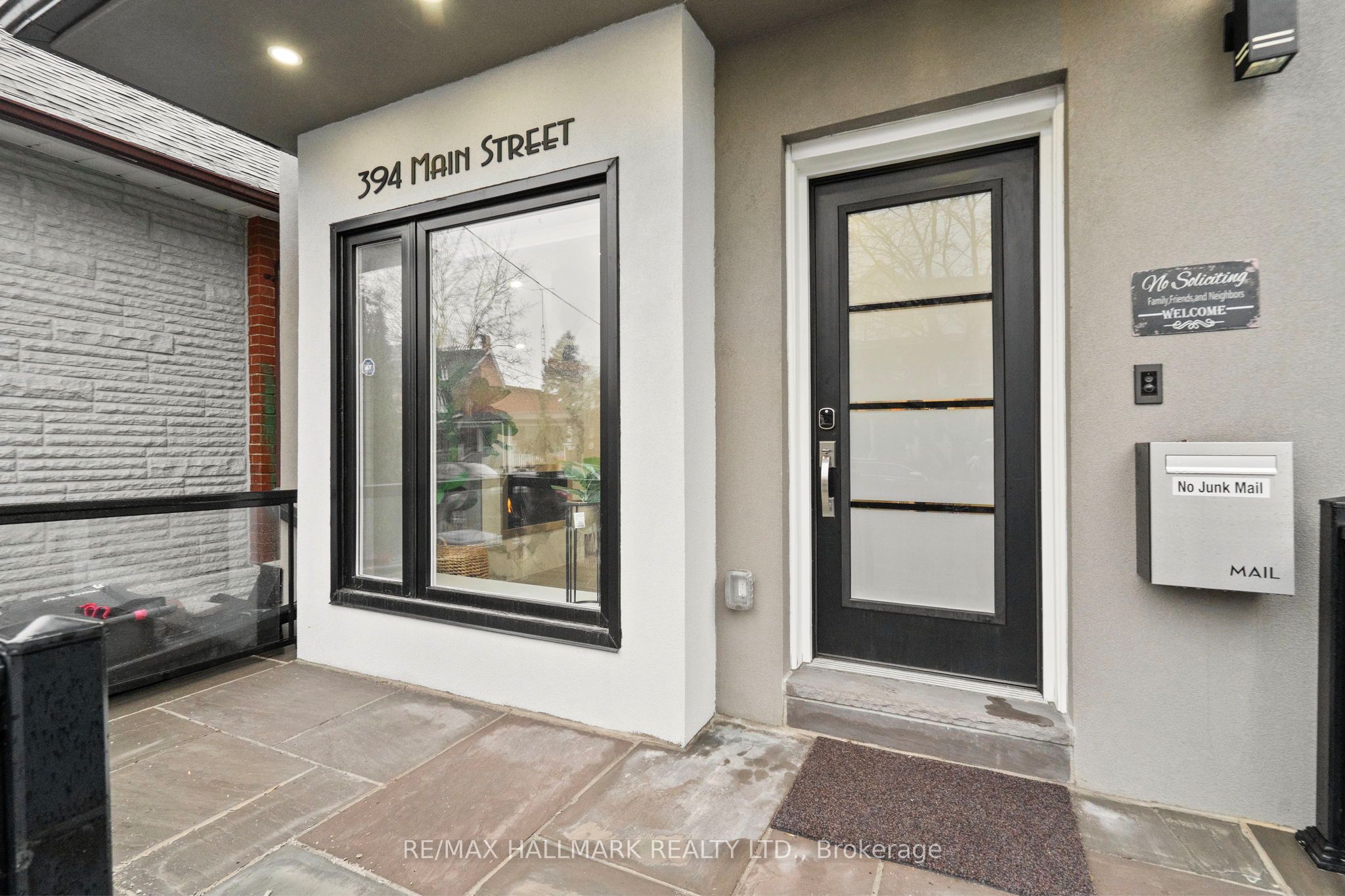 394 Main Street, Toronto, ON M4C 4X8 photo 2