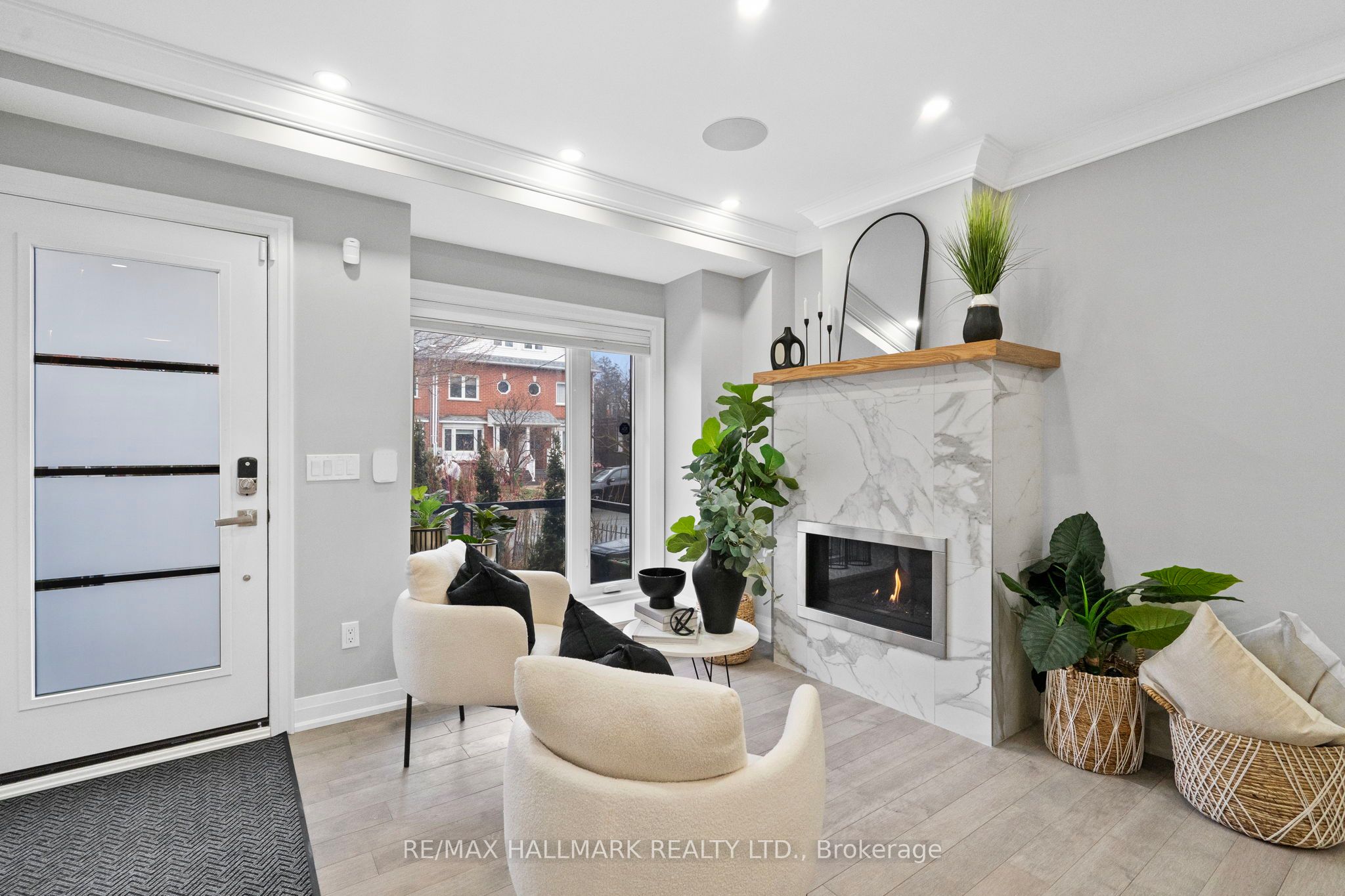 394 Main Street, Toronto, ON M4C 4X8 photo 4