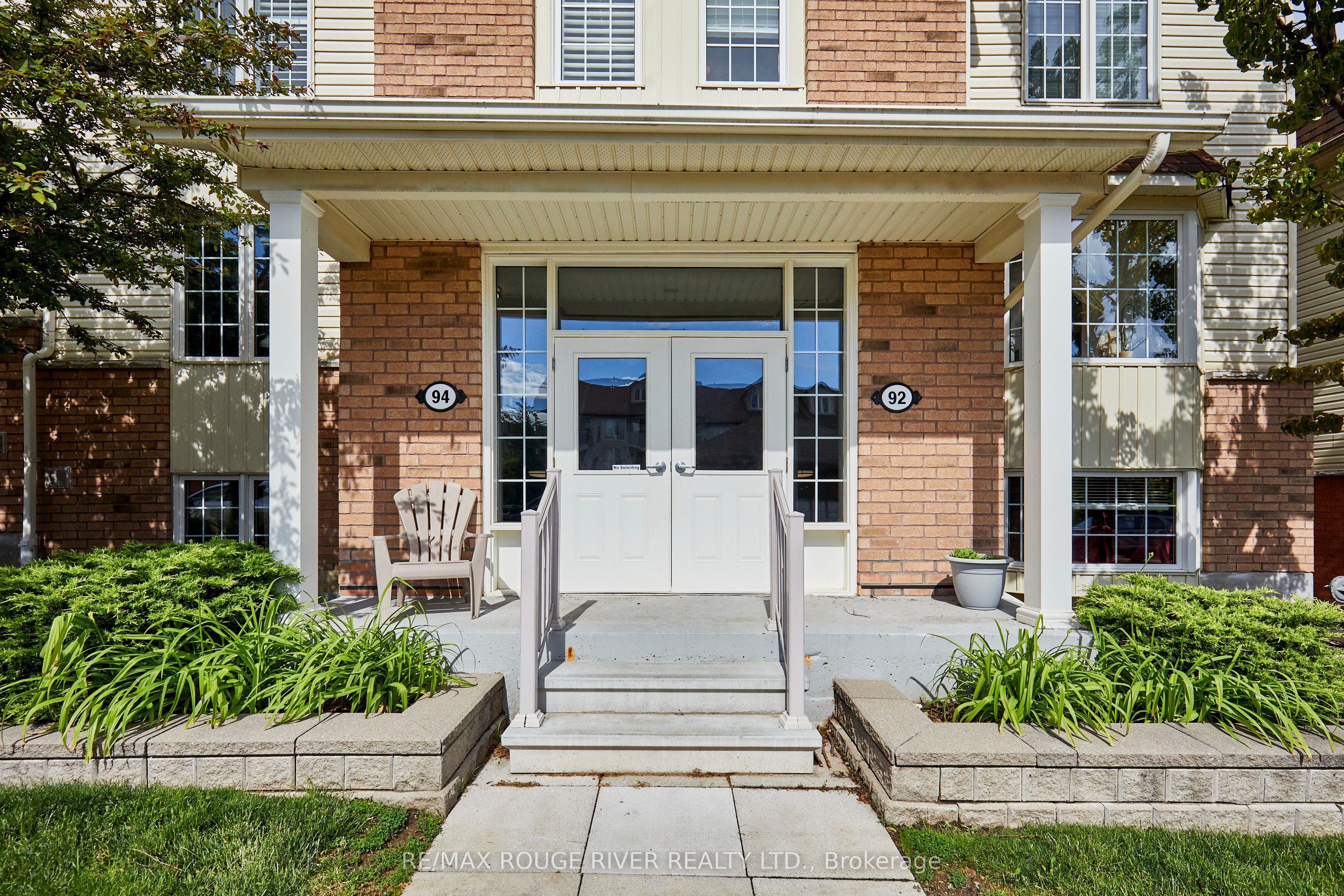 92 Petra Way 3, Whitby, ON L1R 0A3 photo 2