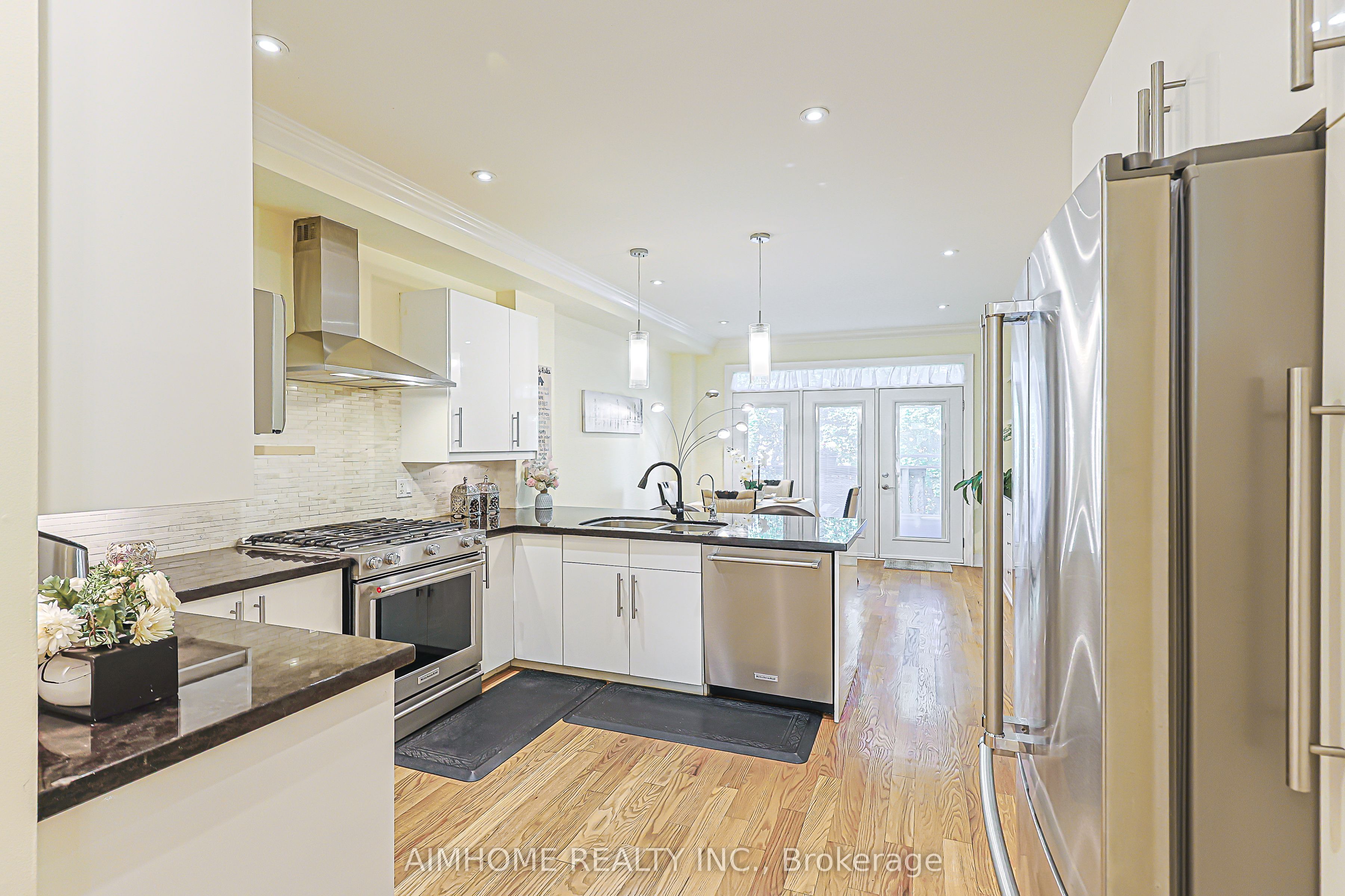 386 Jones Avenue W, Toronto, ON M4J 3G3 photo 4