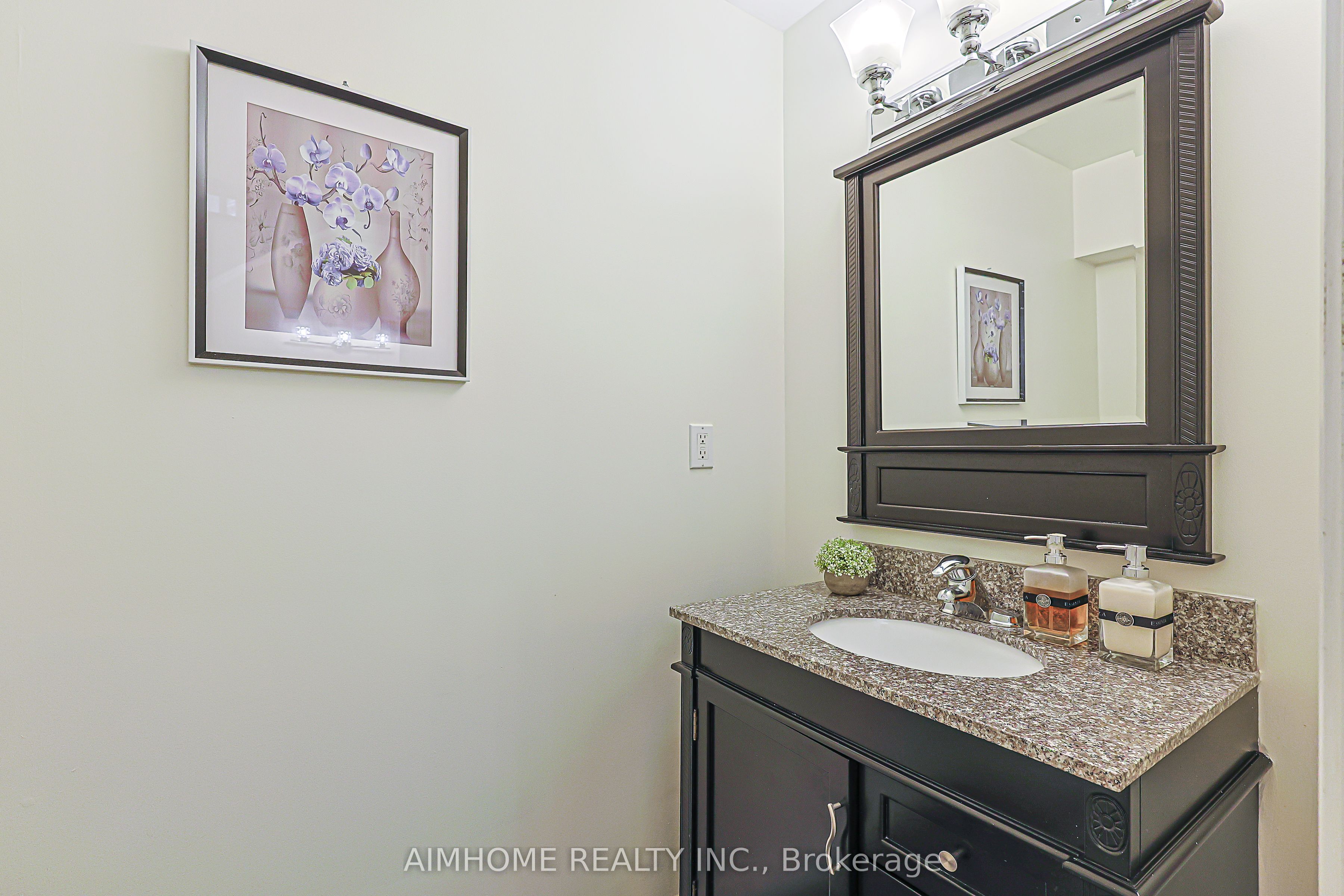 386 Jones Avenue W, Toronto, ON M4J 3G3 photo 5