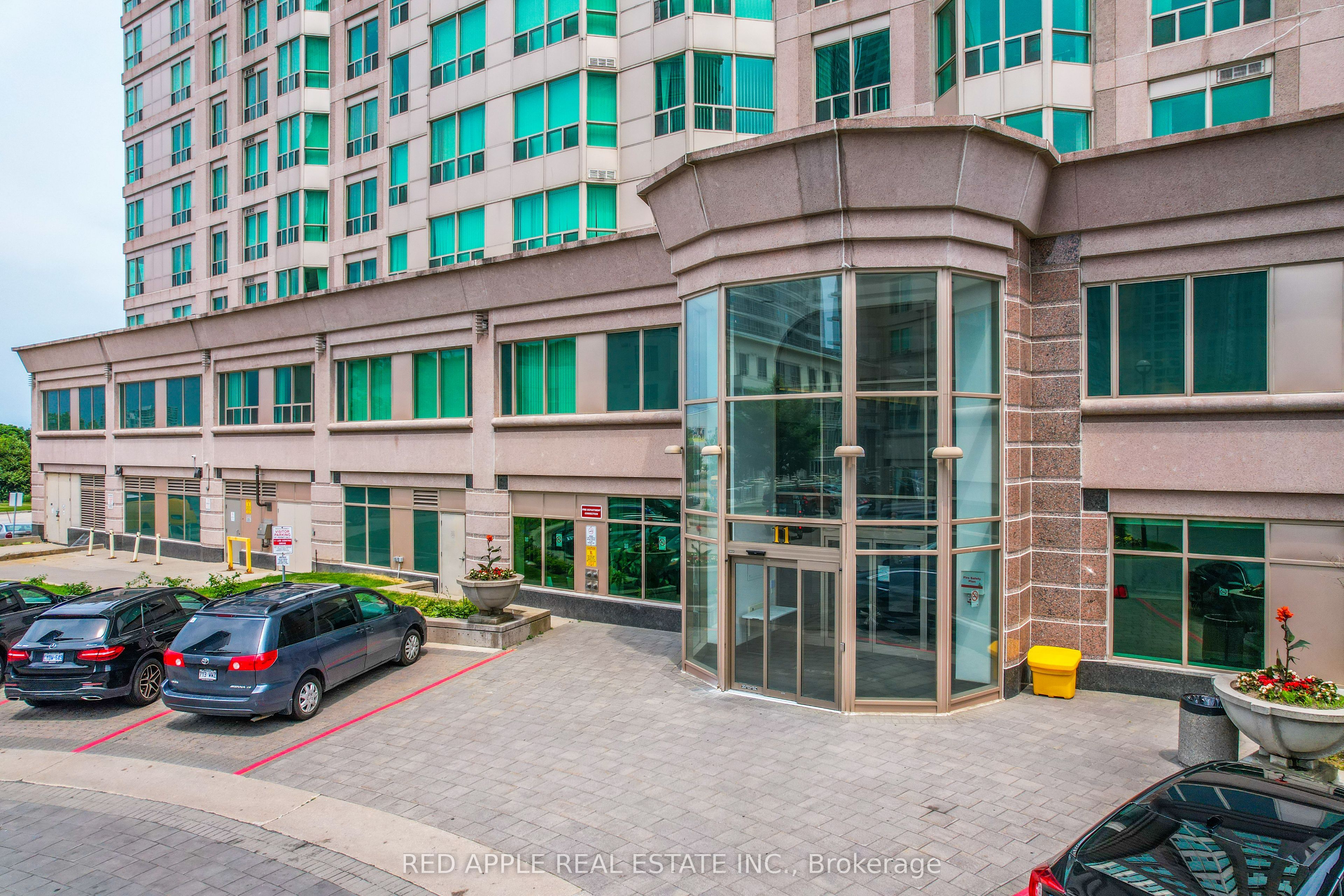 11 Lee Centre Drive 707, Toronto, ON M1H 3J5 photo 3