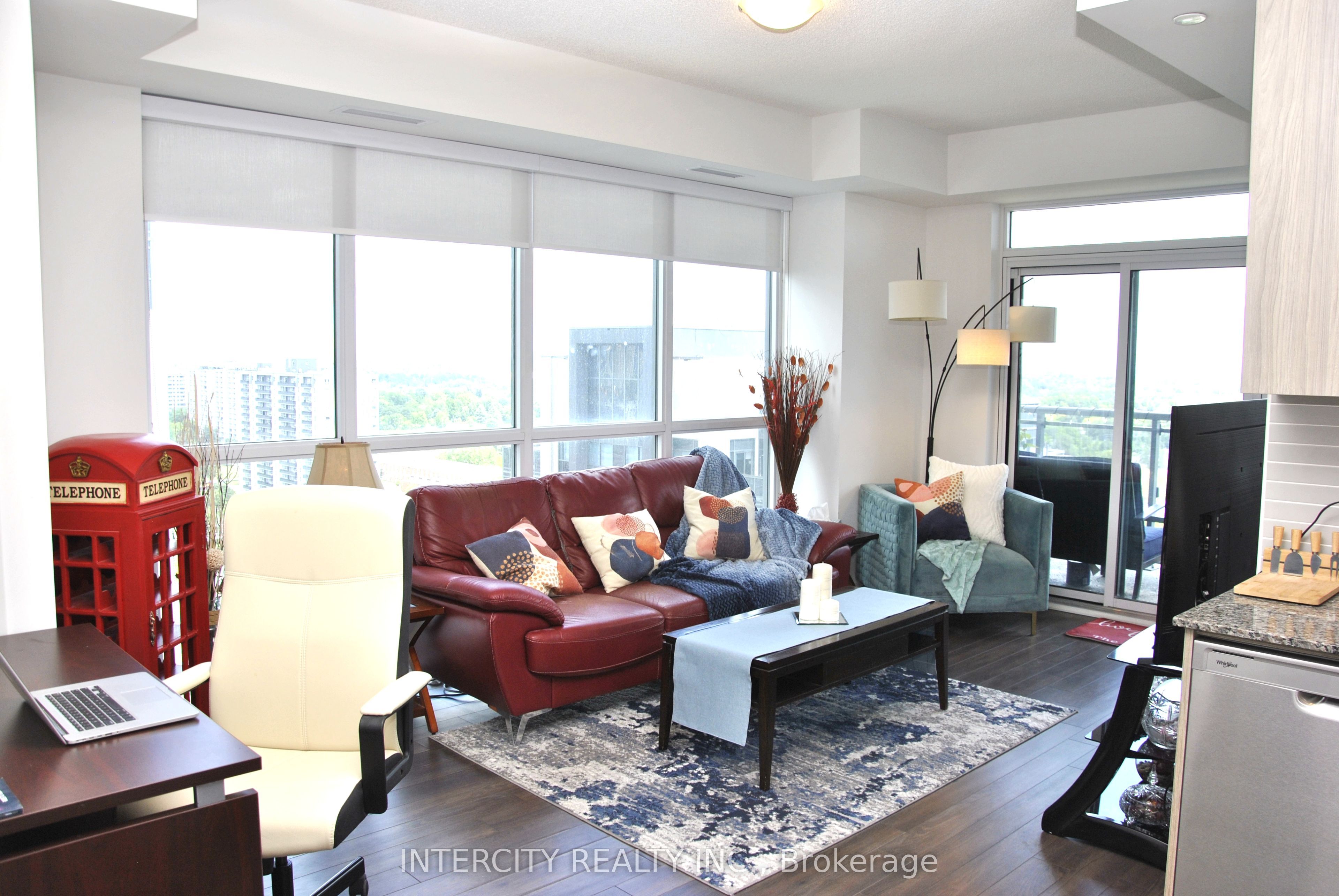 20 Meadowglen Place 1901, Toronto, ON M1G 0A9 photo 2