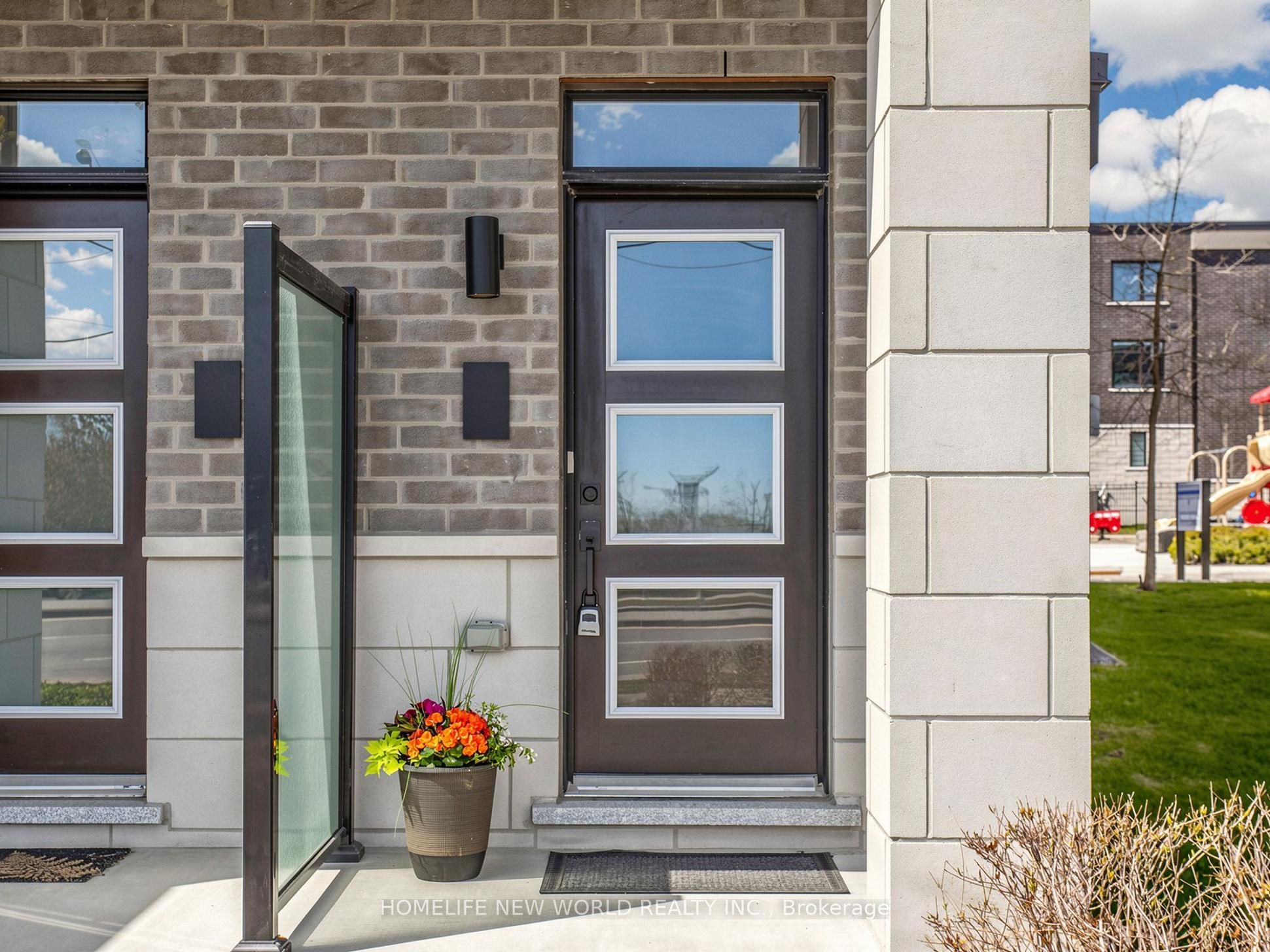 2550 Castlegate Crossing 218, Pickering, ON L1X 0H6 photo 2