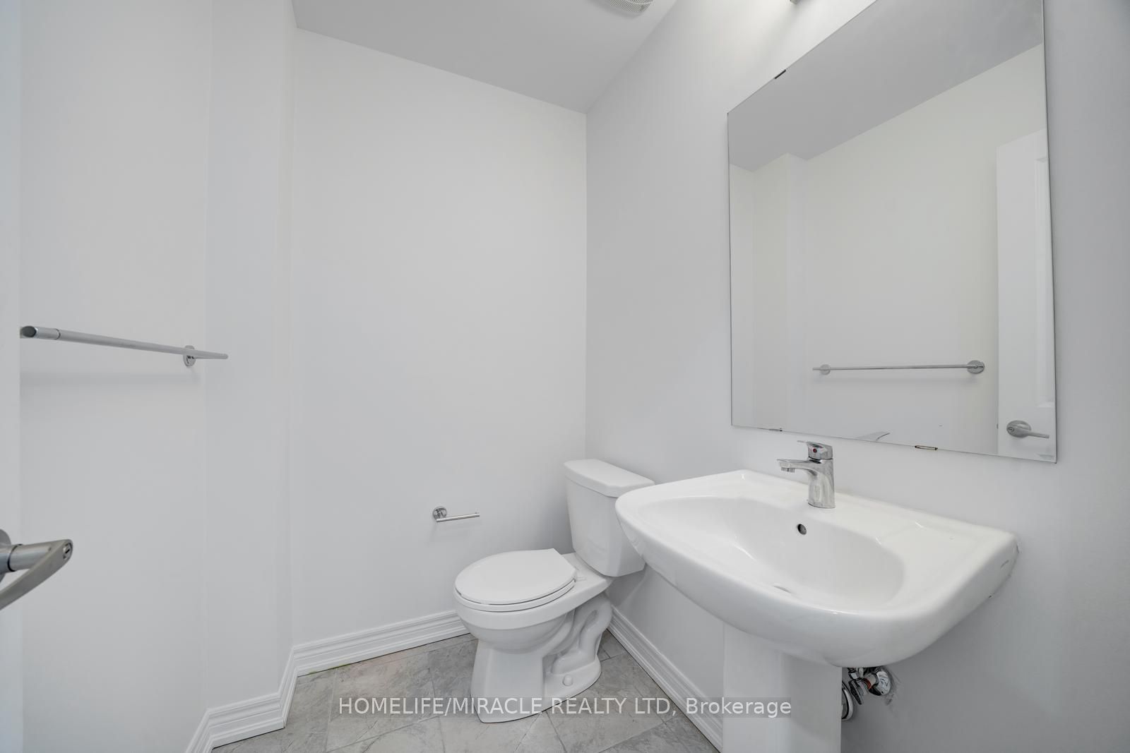 2004 Cameron Lott Crescent, Oshawa, ON L1L 0S1 photo 4