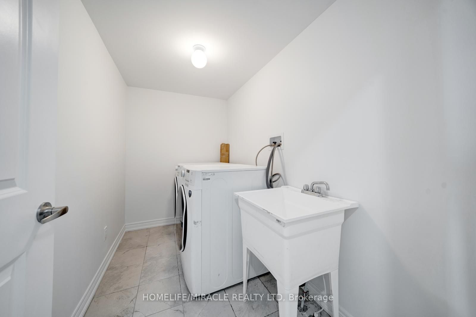 2004 Cameron Lott Crescent, Oshawa, ON L1L 0S1 photo 5