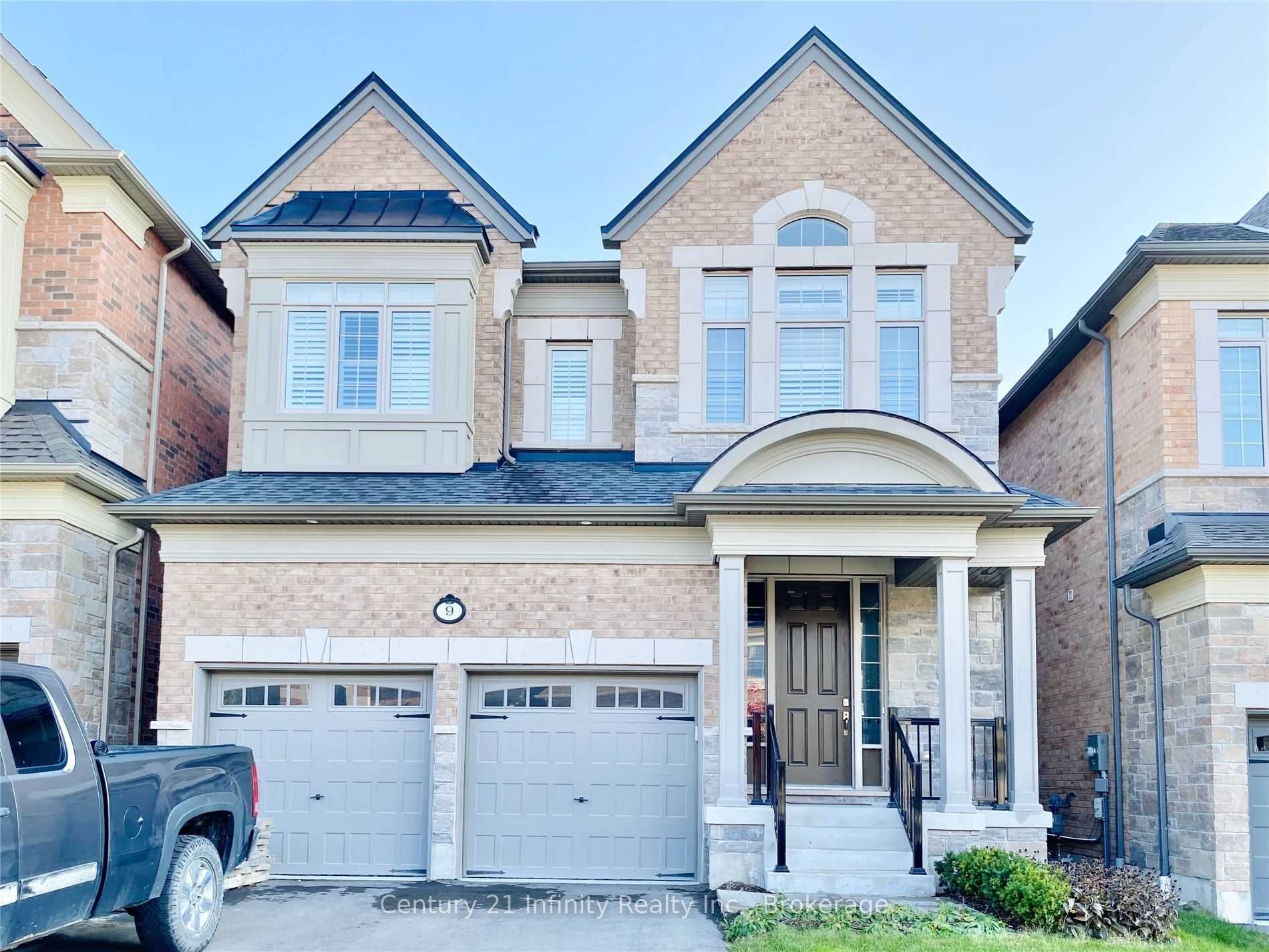 9 St Ives Crescent, Whitby, ON L1P 0C5