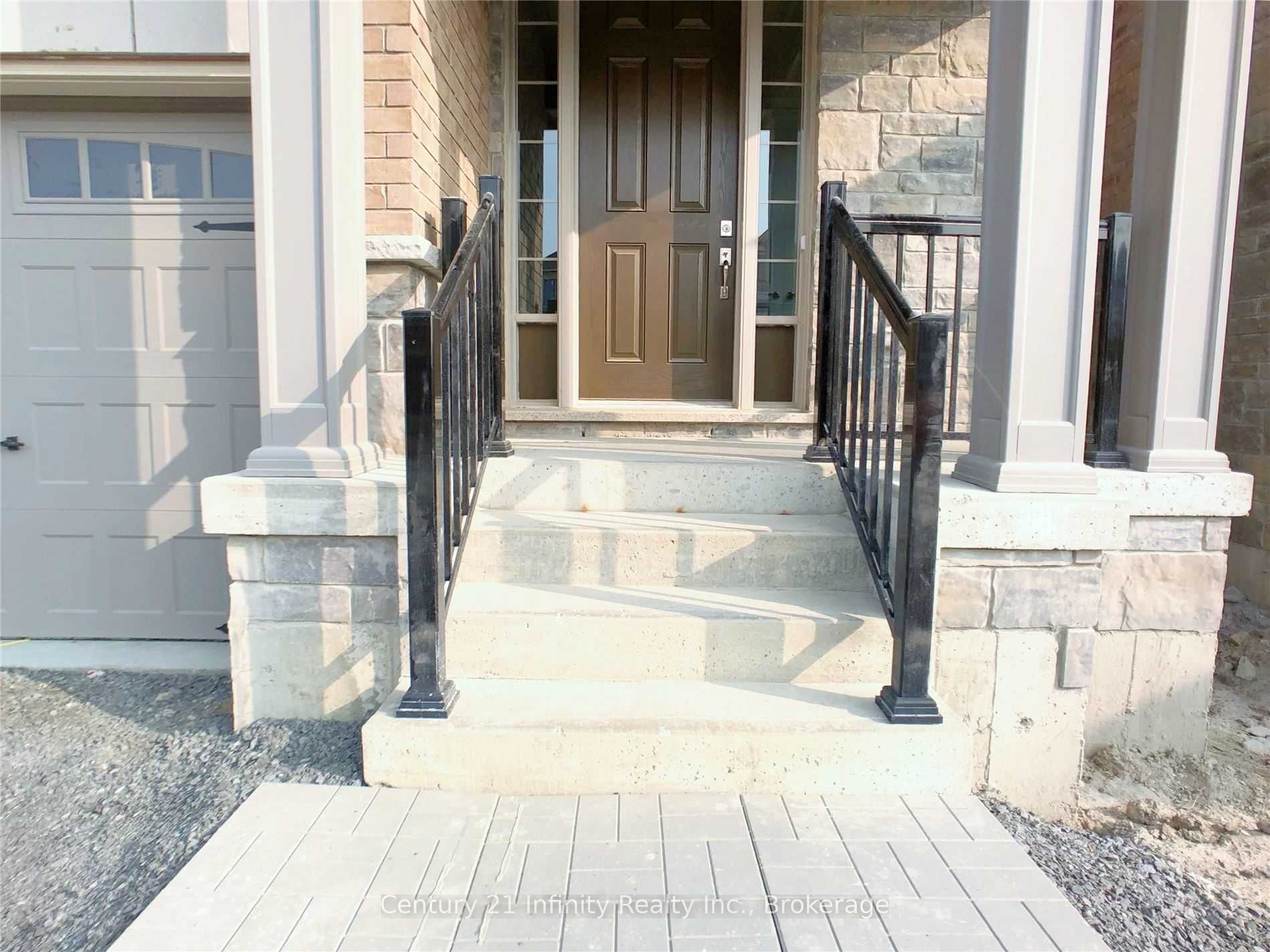 9 St Ives Crescent, Whitby, ON L1P 0C5 photo 2