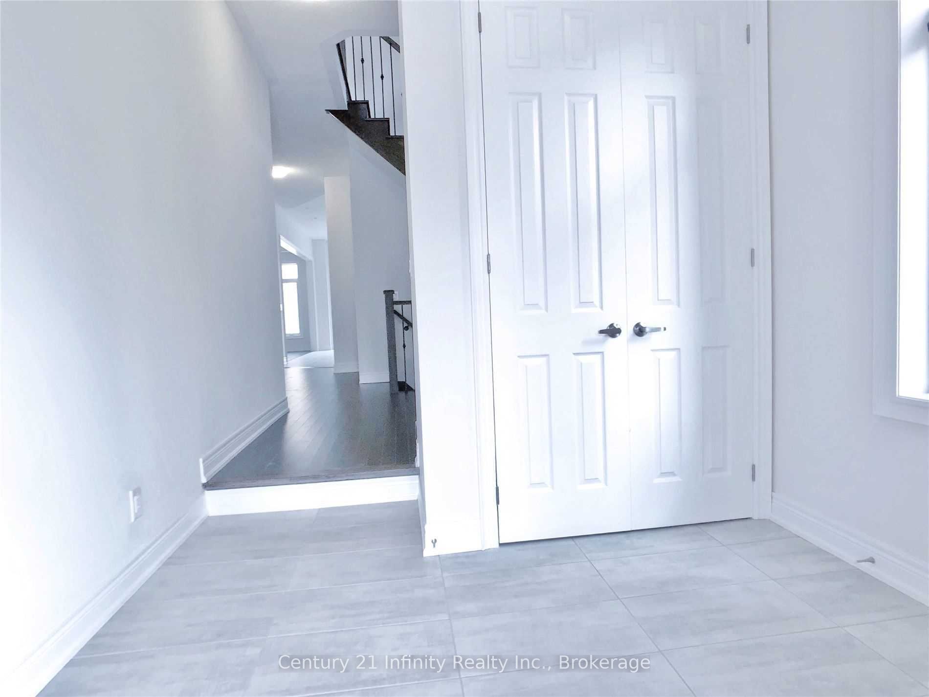 9 St Ives Crescent, Whitby, ON L1P 0C5 photo 3
