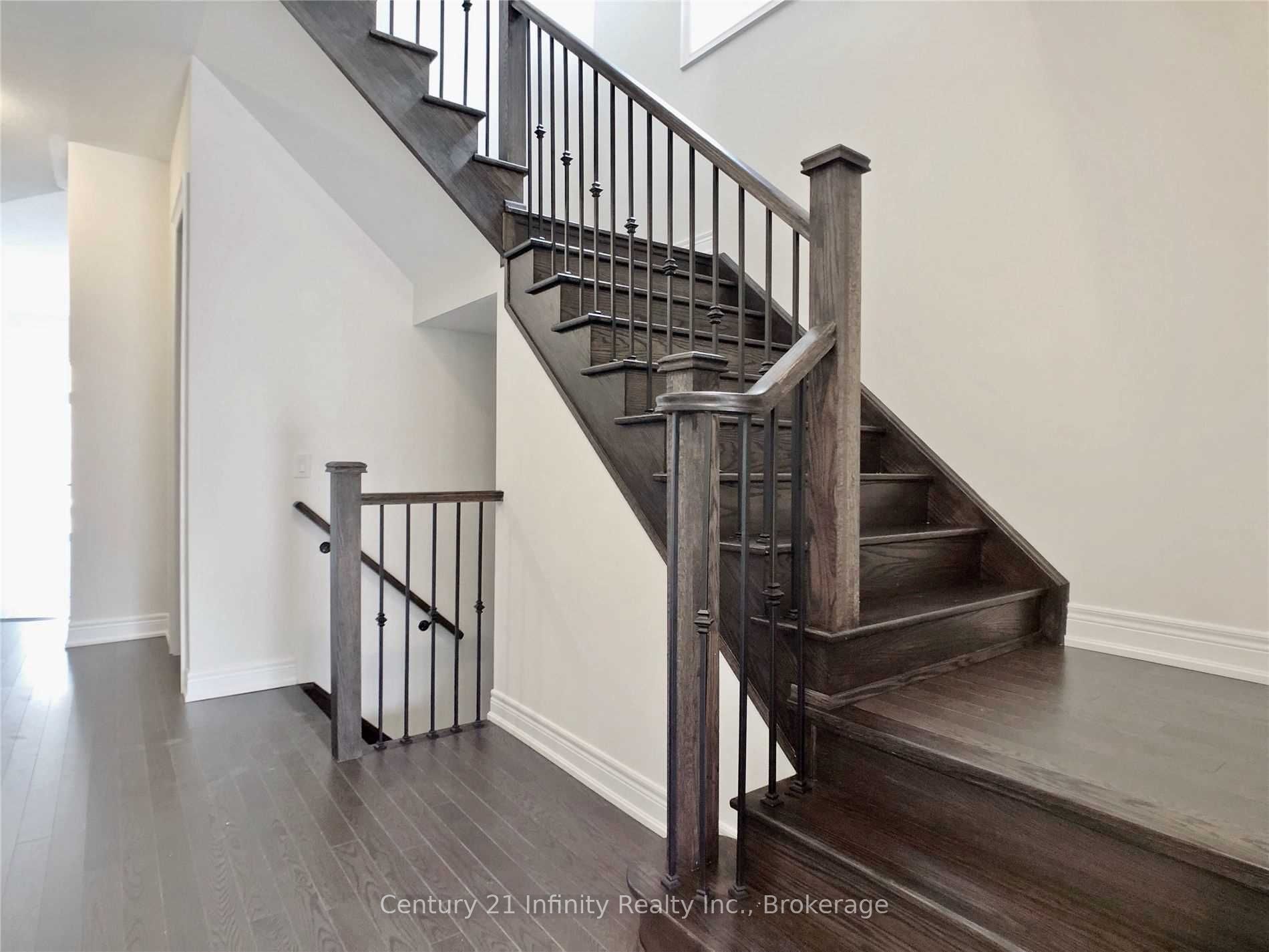 9 St Ives Crescent, Whitby, ON L1P 0C5 photo 4