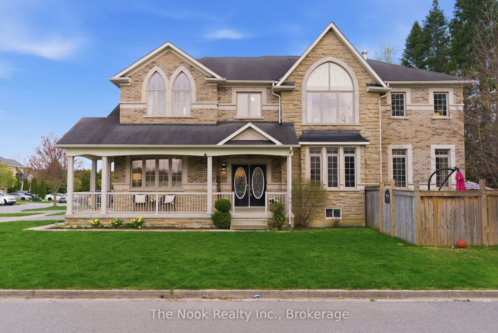 1 Wilbert Hoar Court, Clarington, ON L1E 0B2 photo 2
